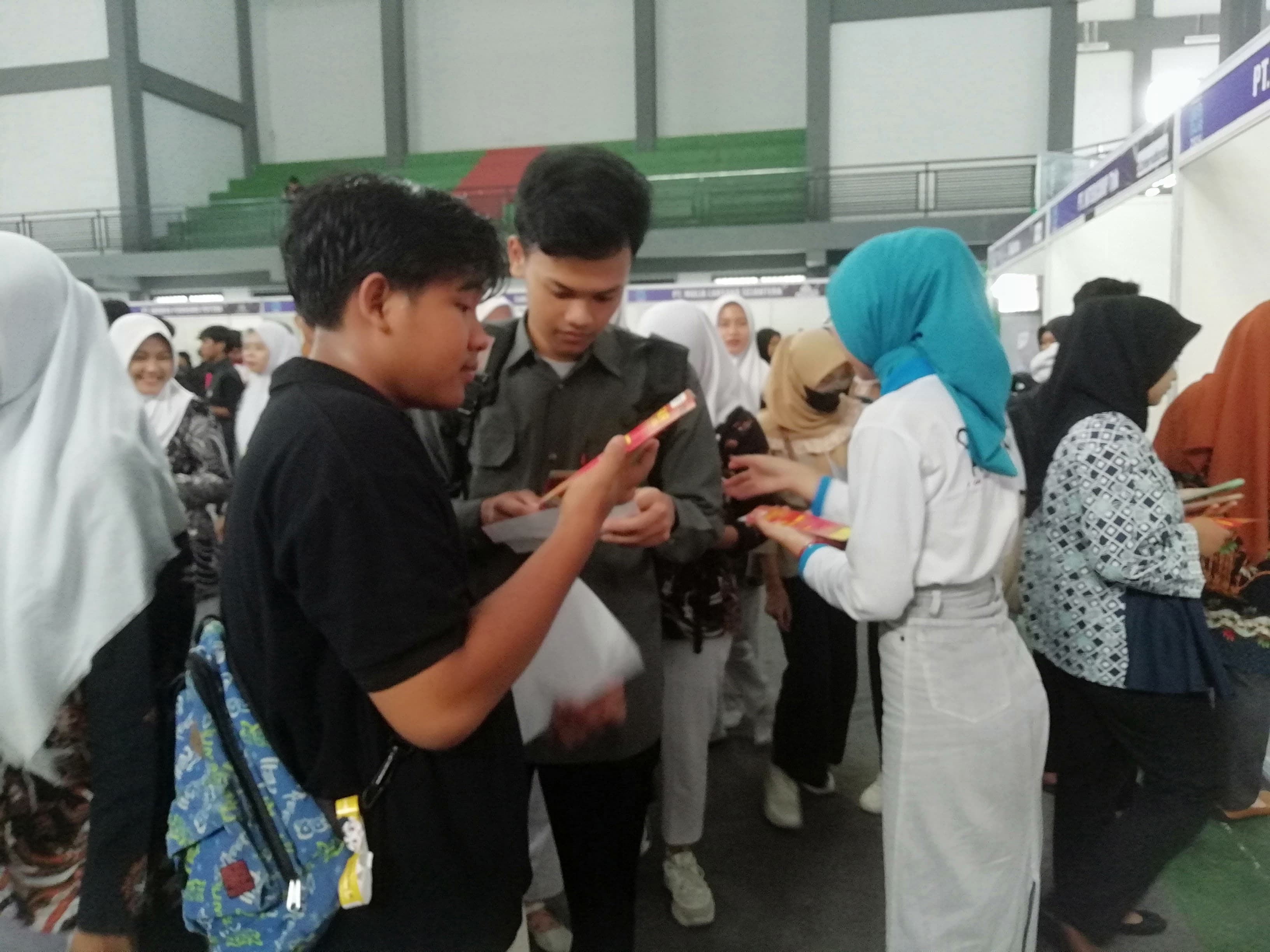 DEKATKAN LAYANAN: Job fair, salah satu inovasi yang dilakukan di Trenggalek untuk memfasilitasi para pencari kerja mengangses pemberi kerja  &nbsp;
