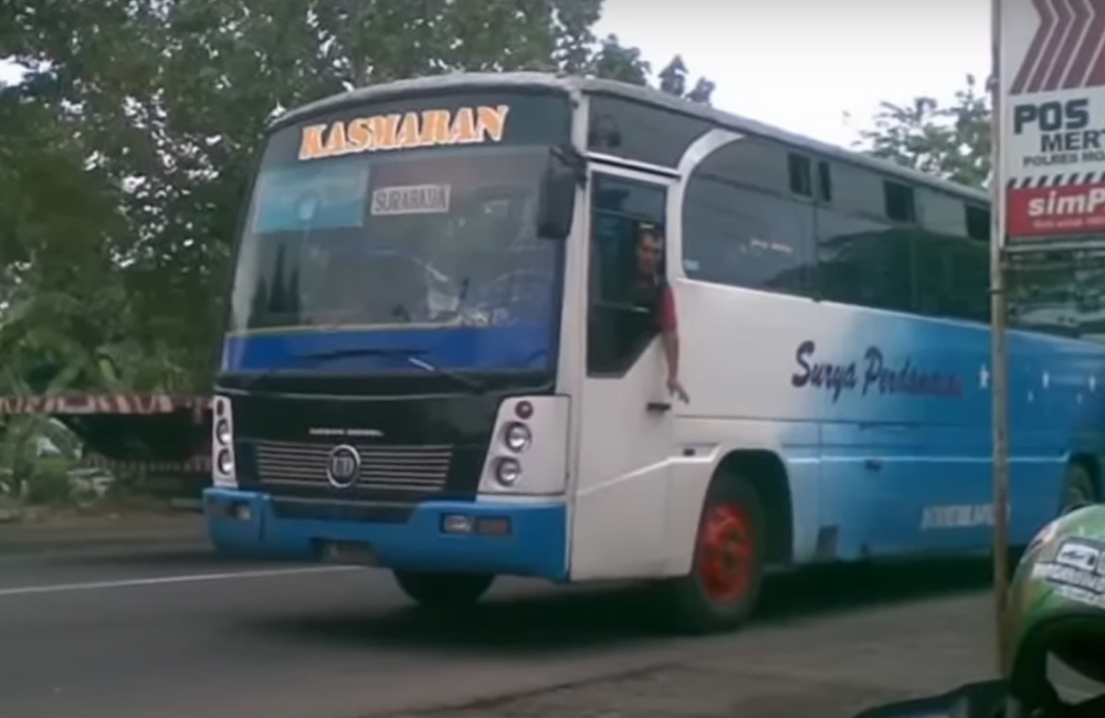 Foto jadul Bus Surya Perdamaian.