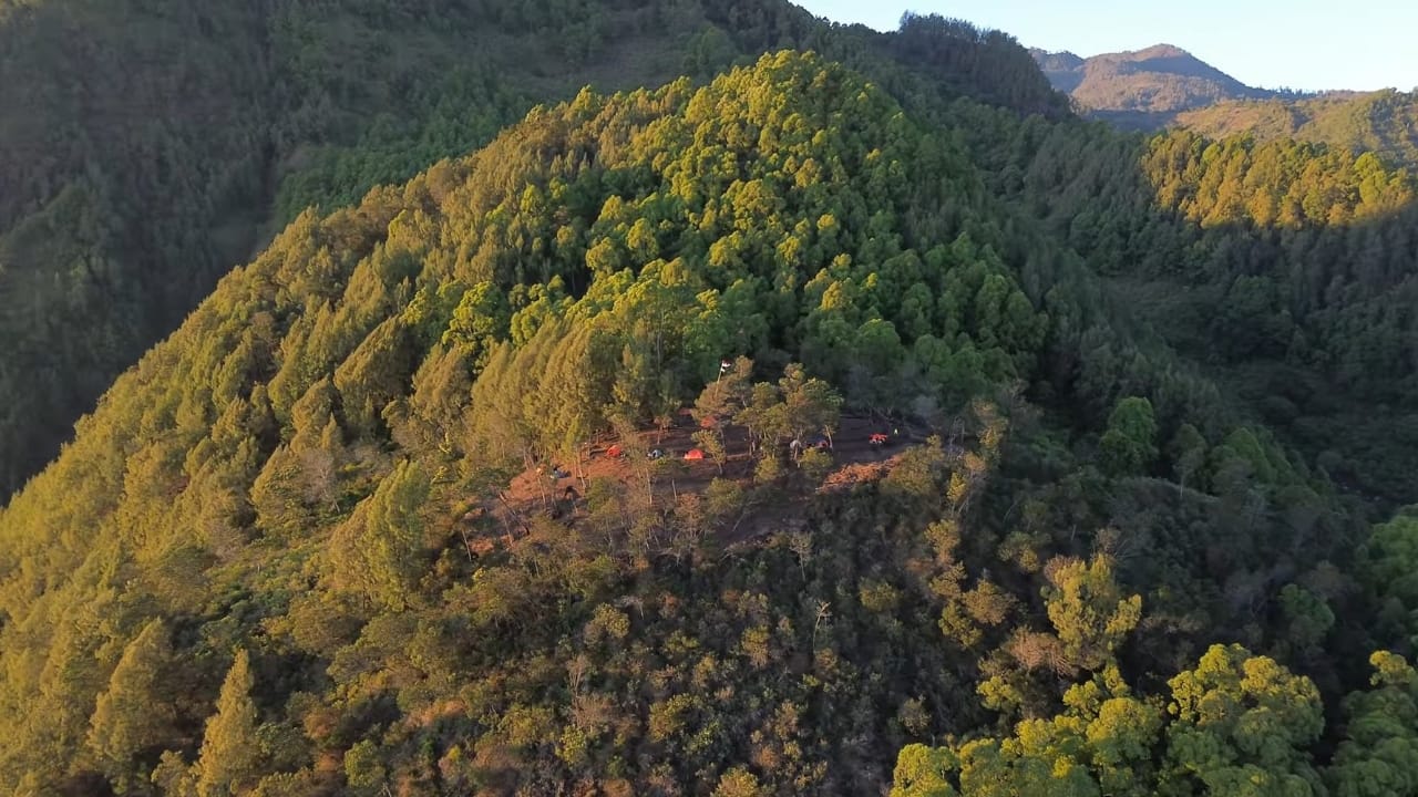 Gambar Gunung Bokong kota Batu Jawa timur dari Atas