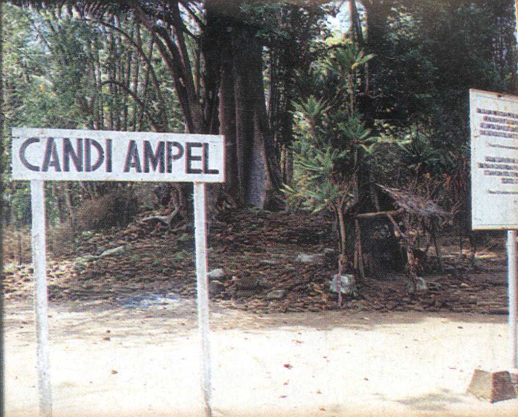 Papan penujuk lokasi Candi Ampel (jawatimuran.wordpress.com