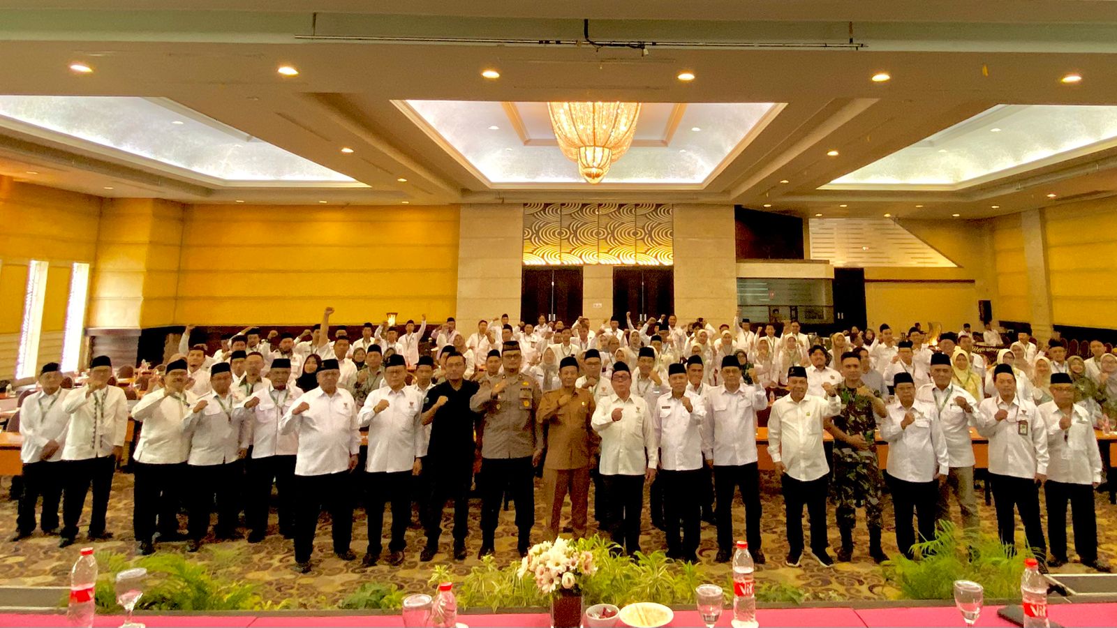 KOMPAK: Para peserta Bimbingan Teknis (Bimtek) penyusunan Rencana Kerja dan Anggaran Tahunan (RKAT) tahun 2025 Badan Amil Zakat Nasional (BAZNAS) Provinsi Jawa Timur menatap masa depan penuh semangat.
