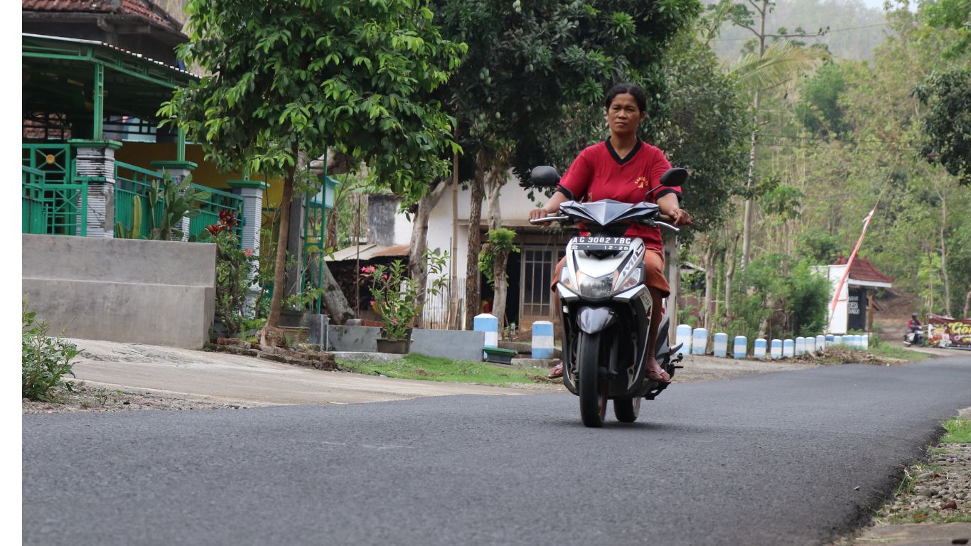 Salah satu infrastruktur jalan di Tulungagung yang sudah diperbaiki.