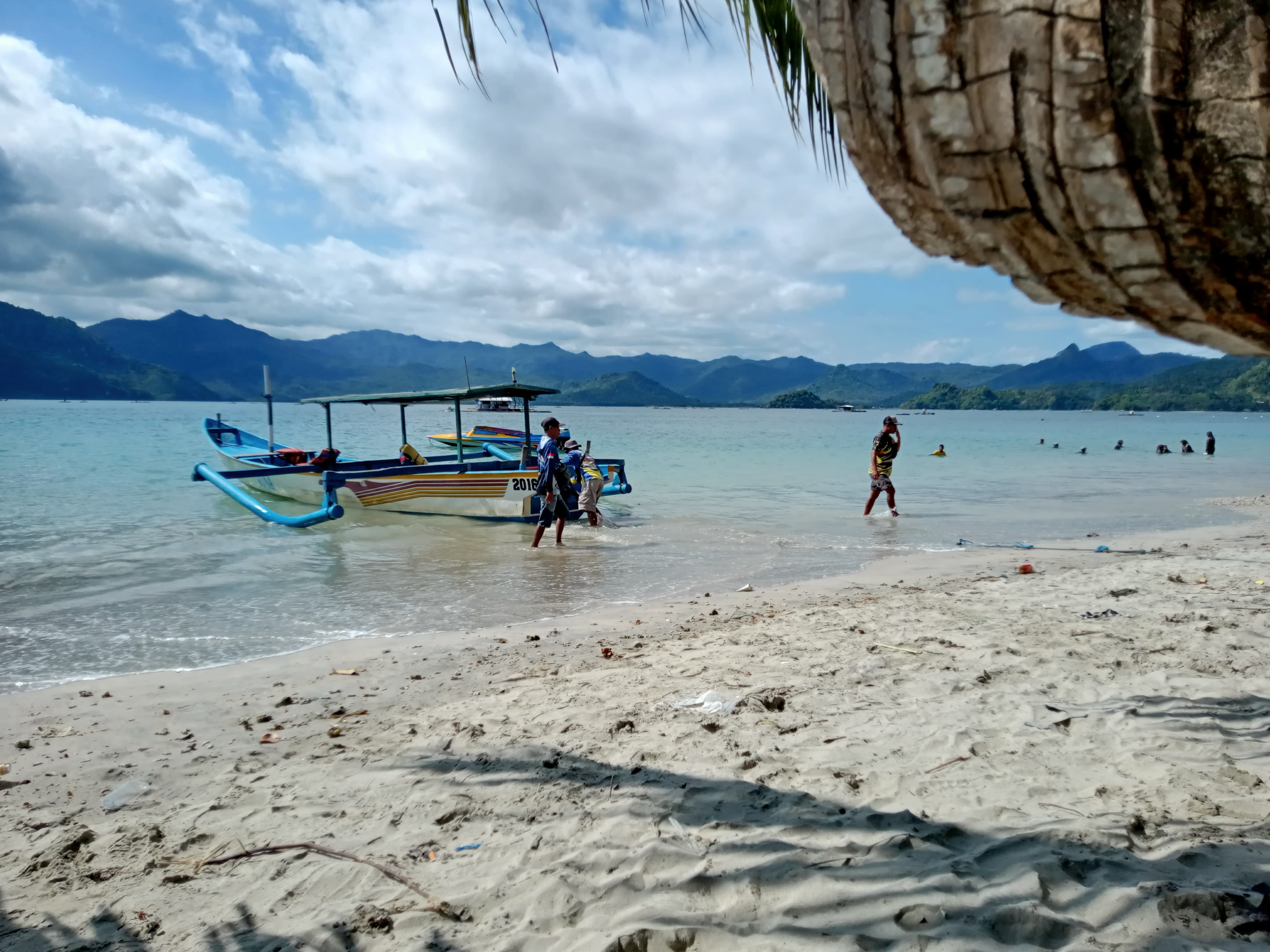 INDAH: Salah satu pemandangan pantai yang menarik wisatawan. Selain itu, masih banyak destinasi wisata tak kalah apik.