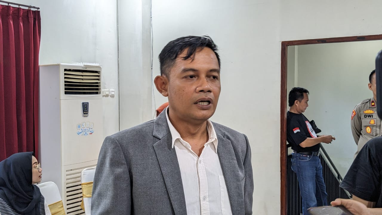 TEGAS: Komisioner KPU Trenggalek Divisi Sosialisasi Pendidikan Pemilih, Partisipasi Masyarakat, dan Sumber Daya Manusia, Imam Nurhadi.