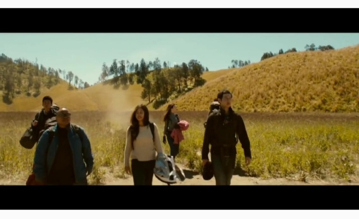 Still Cuts 5 CM (m.imdb.com)