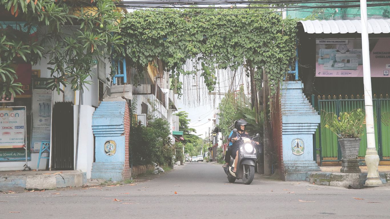 Seorang pengendara sepeda motor melintasi Jalan Ahmad Yani Timur Gang 5 Tulungagung yang bakal dijadikan satu arah.