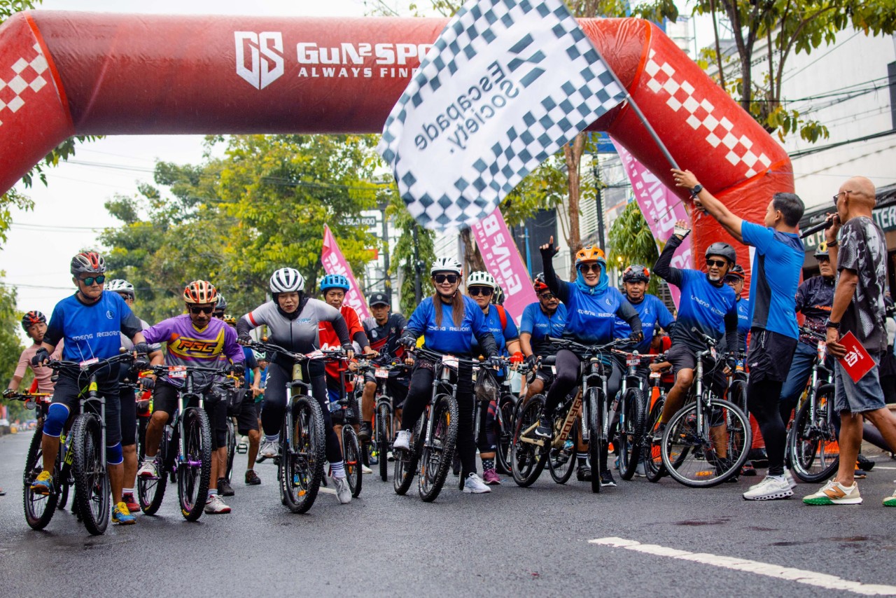 Goweser dari berbagai daerah tak mau ketinggalan mengayuh pedalnya di LSR Tulungagung 2024. (RIZQI ADY SOFYAN UNTUK RADAR TULUNGAGUNG)
