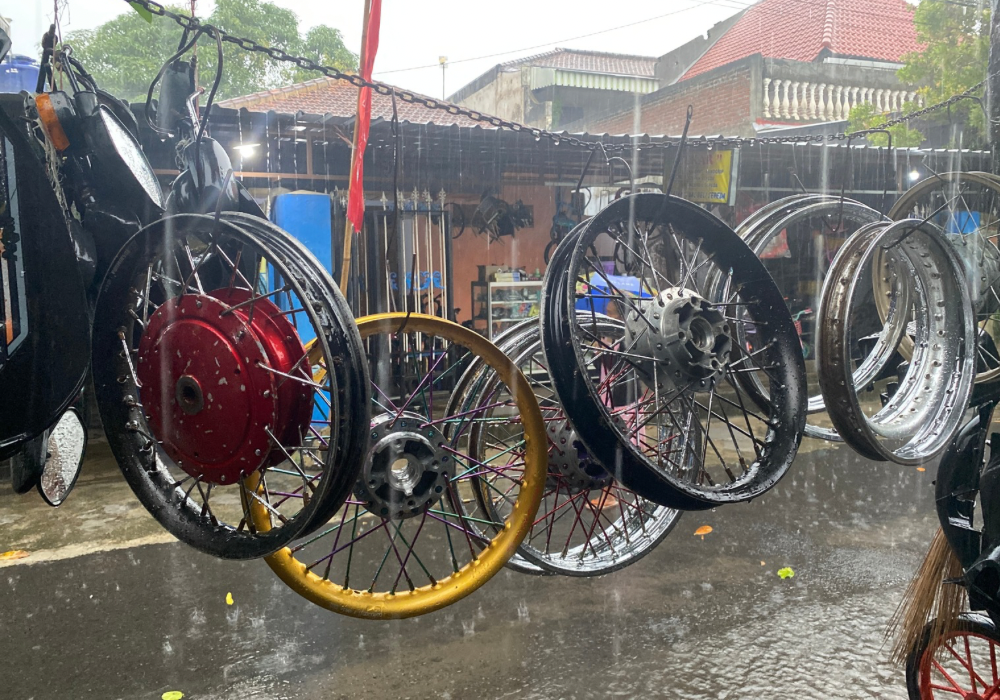 LENGKAP: Berbagai keperluan sepeda motor yanh dijual di PDS