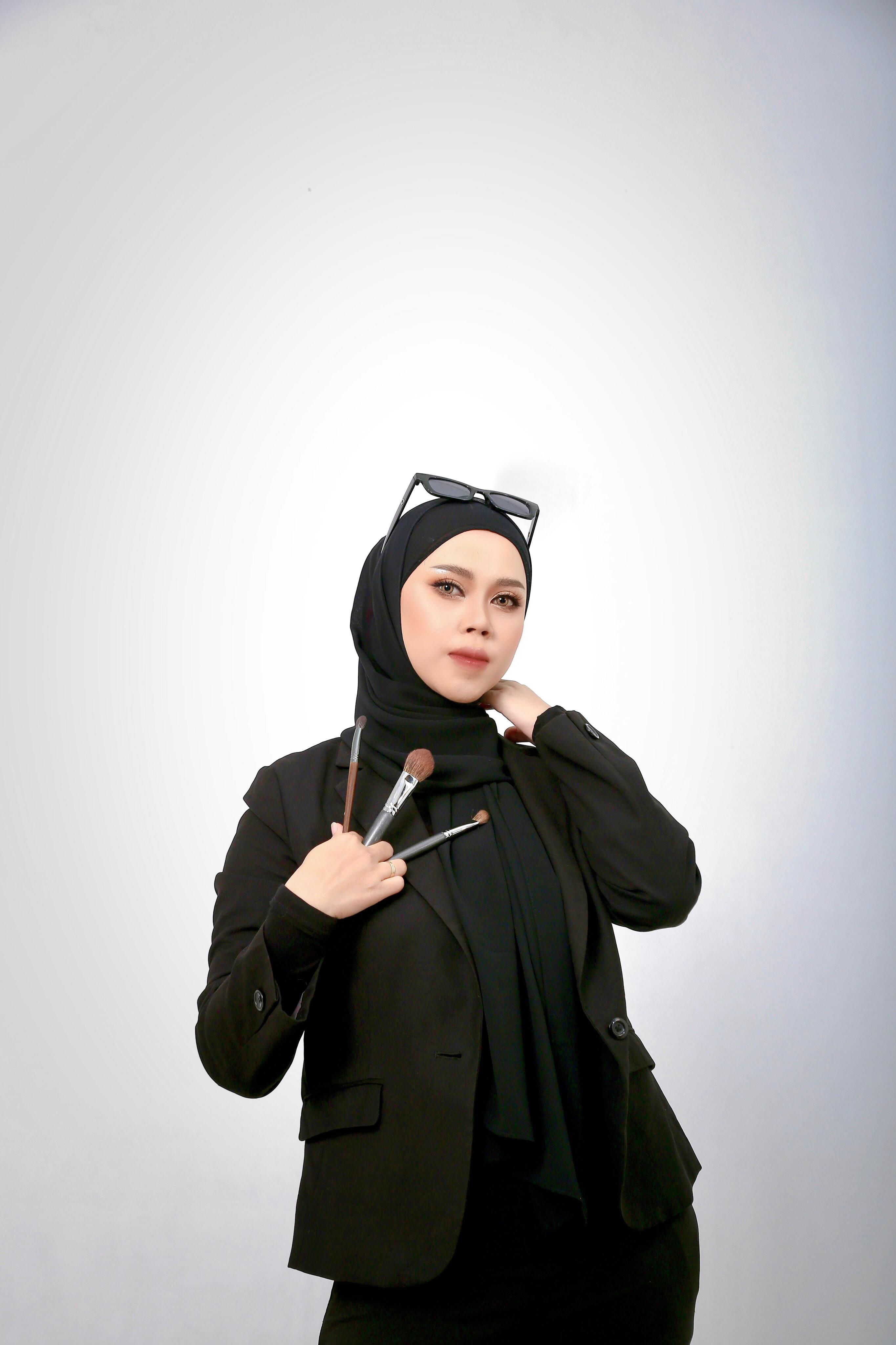 SEMANGAT: Inggin Ardina Wahono Putri berpose saat sesi pemotretan.