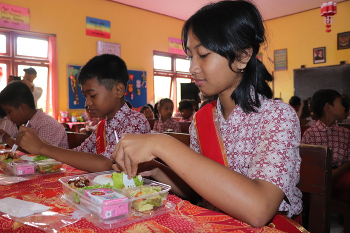 Program makan bergizi gratis di Tulungagung disambut antusias oleh ribuan pelajar.