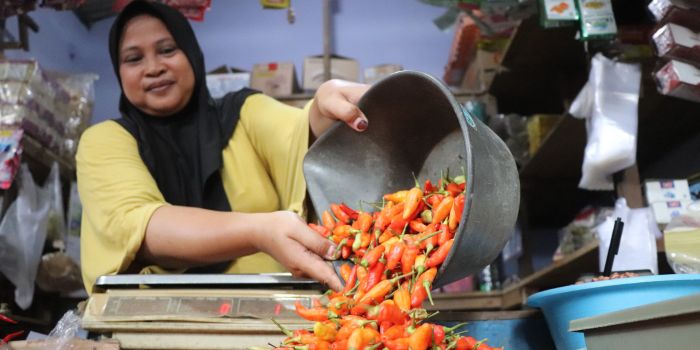 USAHA: Penjual cabai rawit merah pada salah satu pasar di Tulungagung.