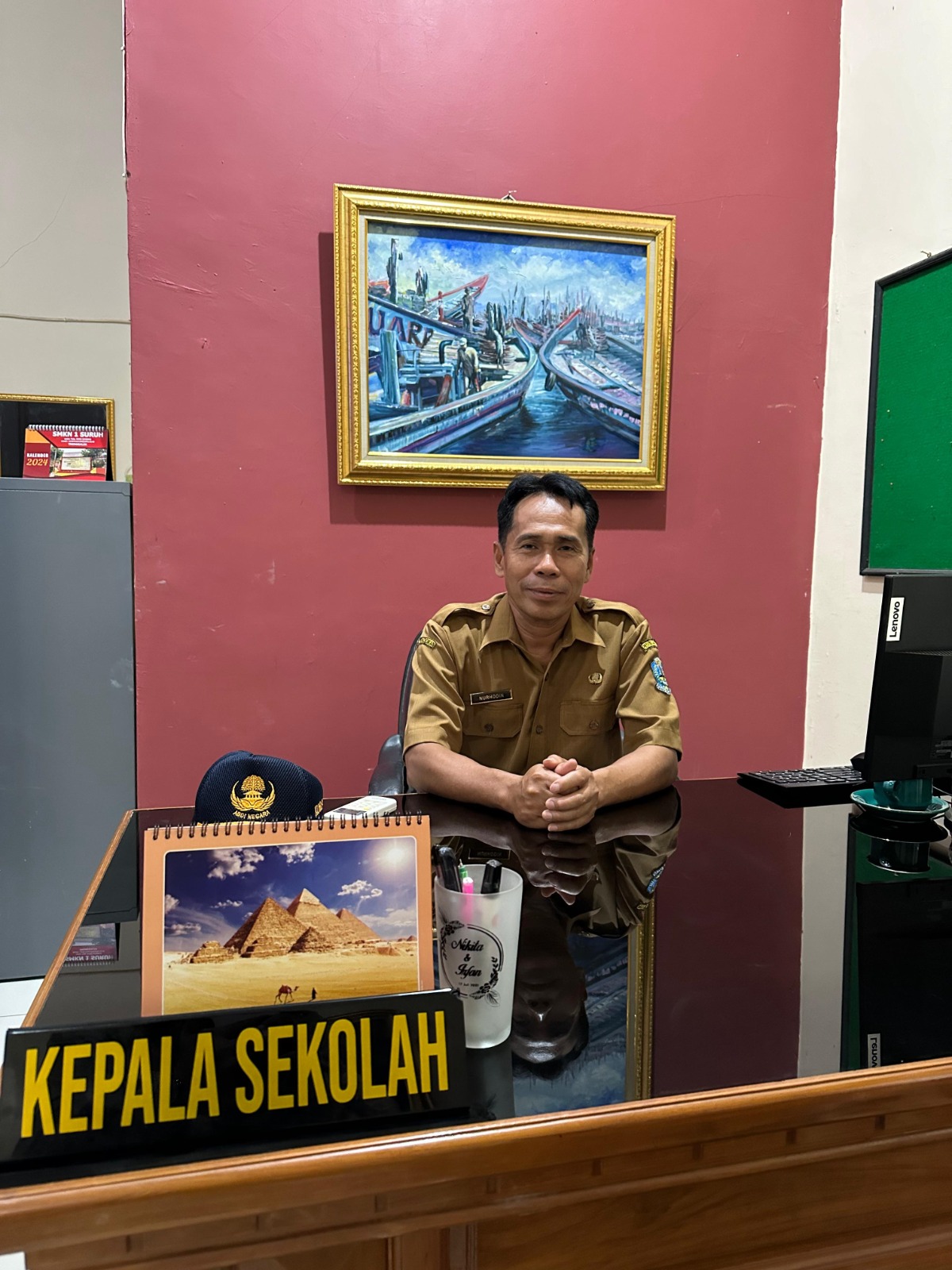 BERKOMPETEN: Kepala SMKN 1 Suruh, Nurhodin.
