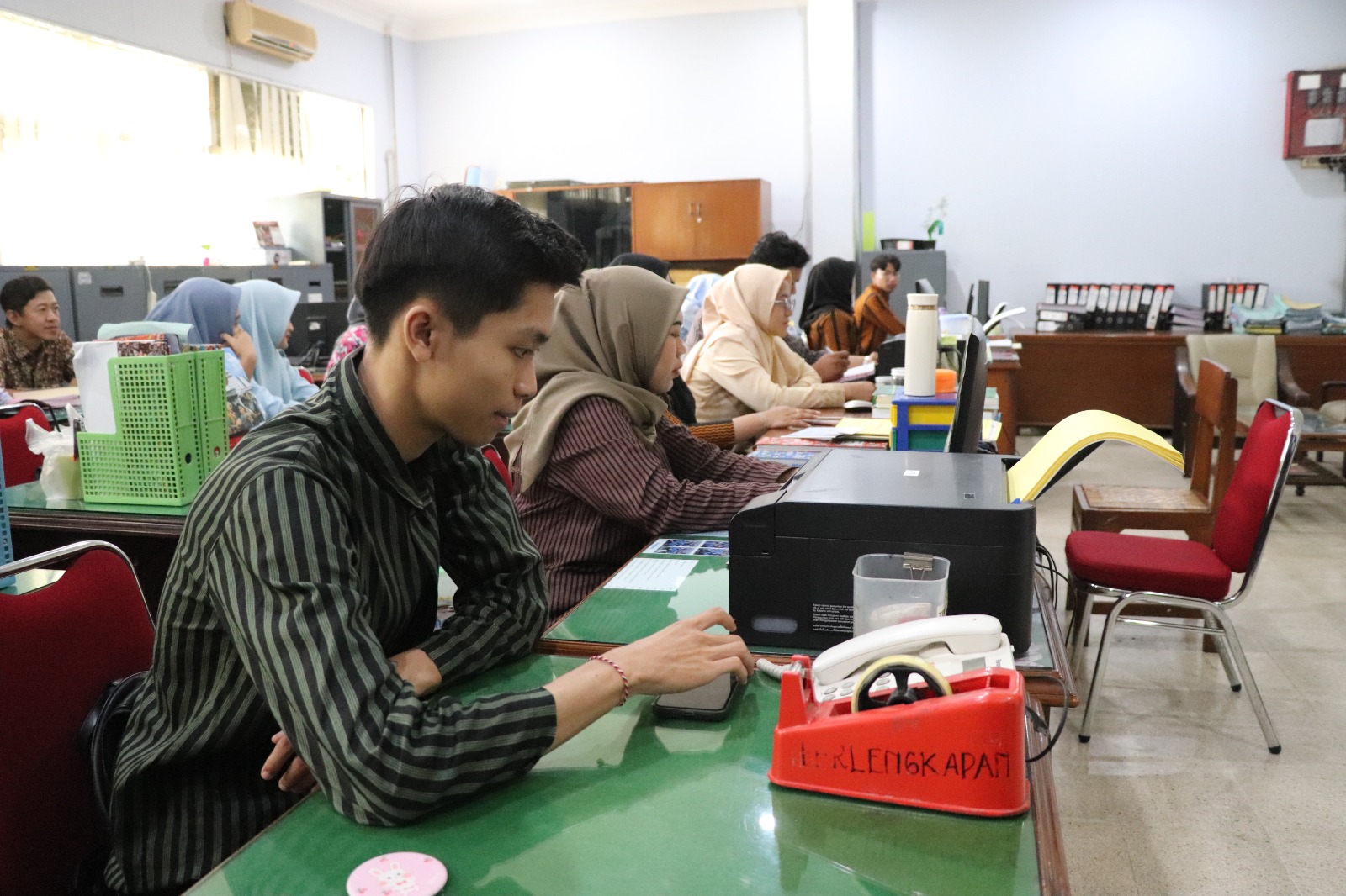 Aparatur sipil negara (ASN) lingkup  Pemkab Tulungagung saat bertugas. Masih ada  formasi yang tak terisi dalam rekrutmen CPNS.