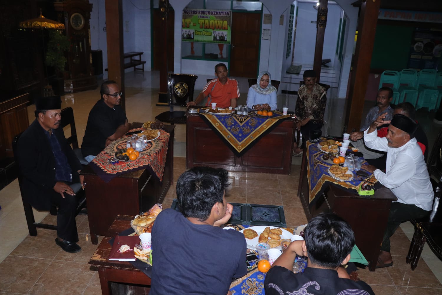 GAYENG: Tim Jawa Pos Radar  Tulungagung ikut terlibat dalam acara  silaturahmi kades se-Kecamatan  Campurdarat.