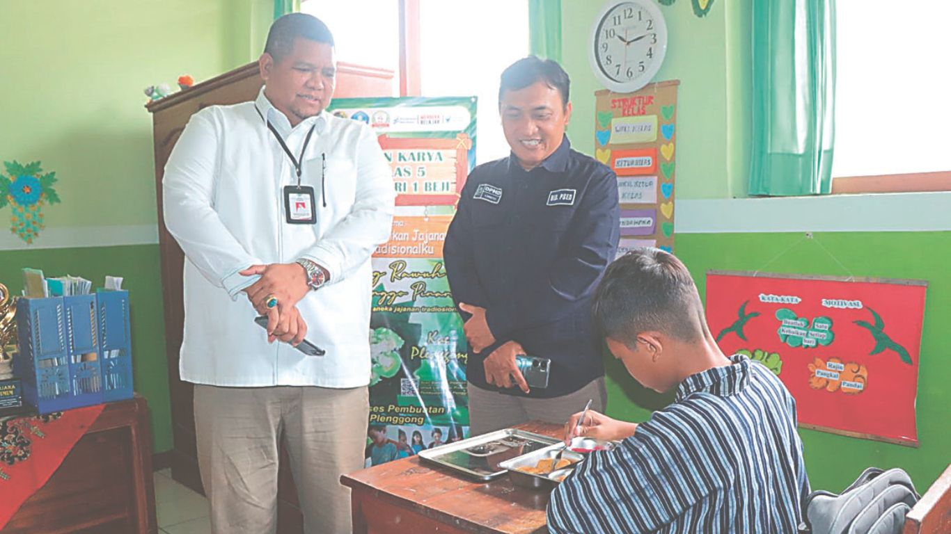 Peninjauan program makan bergizi gratis di SDN 1 Beji Tulungagung.
