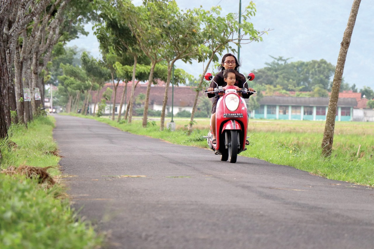Potret salah satu ruas jalan di Tulungagung. Tahun ini duit proyek fisik tersisa Rp 21 miliar.(YOGA DANY DAMARA/RADAR TULINGAGUNG)