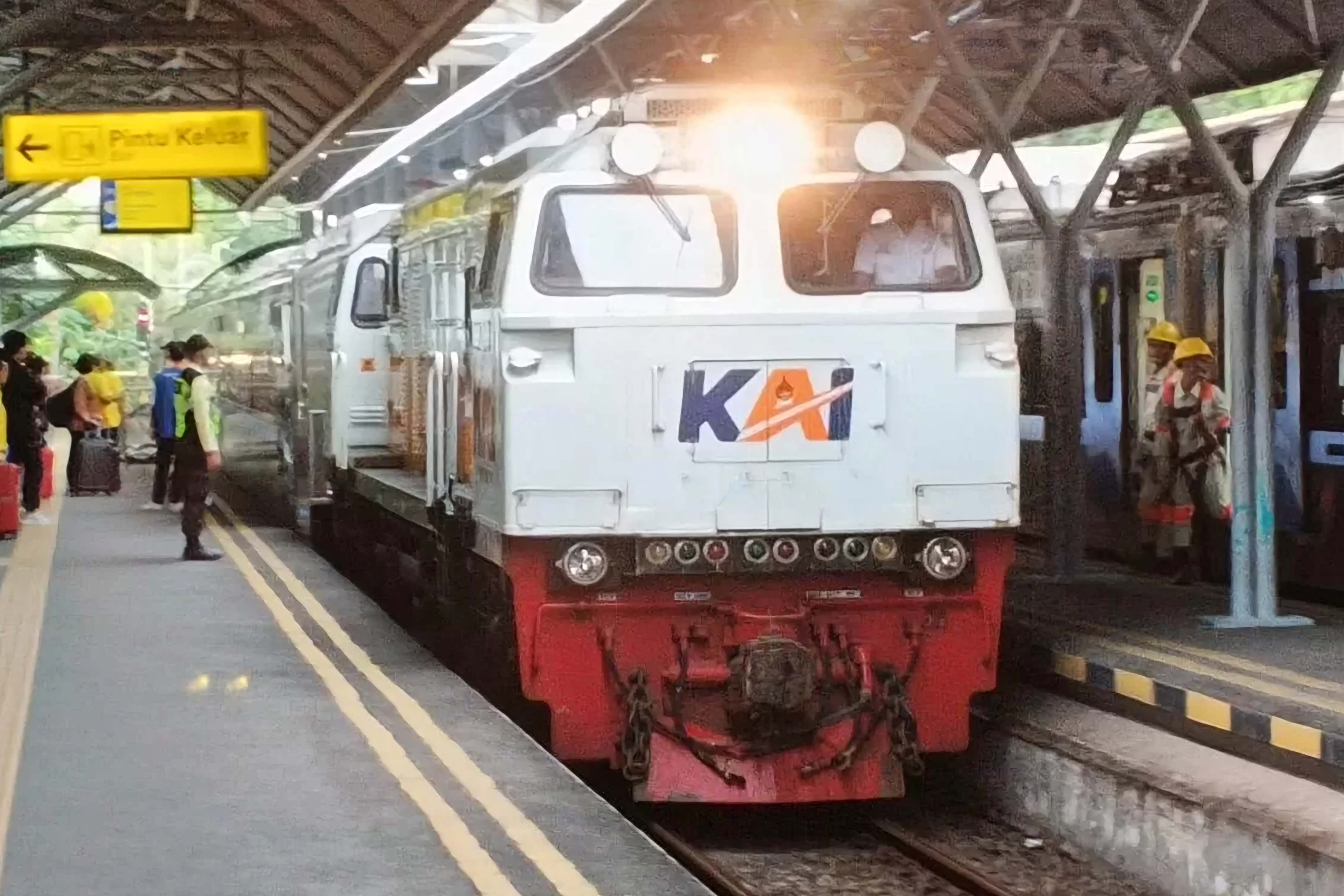 Sebuah kereta api di stasiun yang dikelola Daop 8 Surabaya . (HUMAS DAOP 8 SURABAYA)