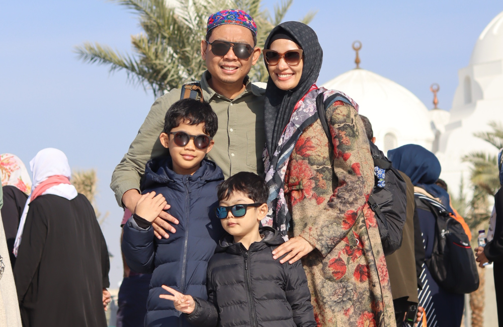 SEMANGAT : Yudi Kurniawan Akbar bangga dengan dua buah hatinya yang bisa khusyu saat beribadah umrah di Makkah&nbsp;maupun&nbsp;Madinah.