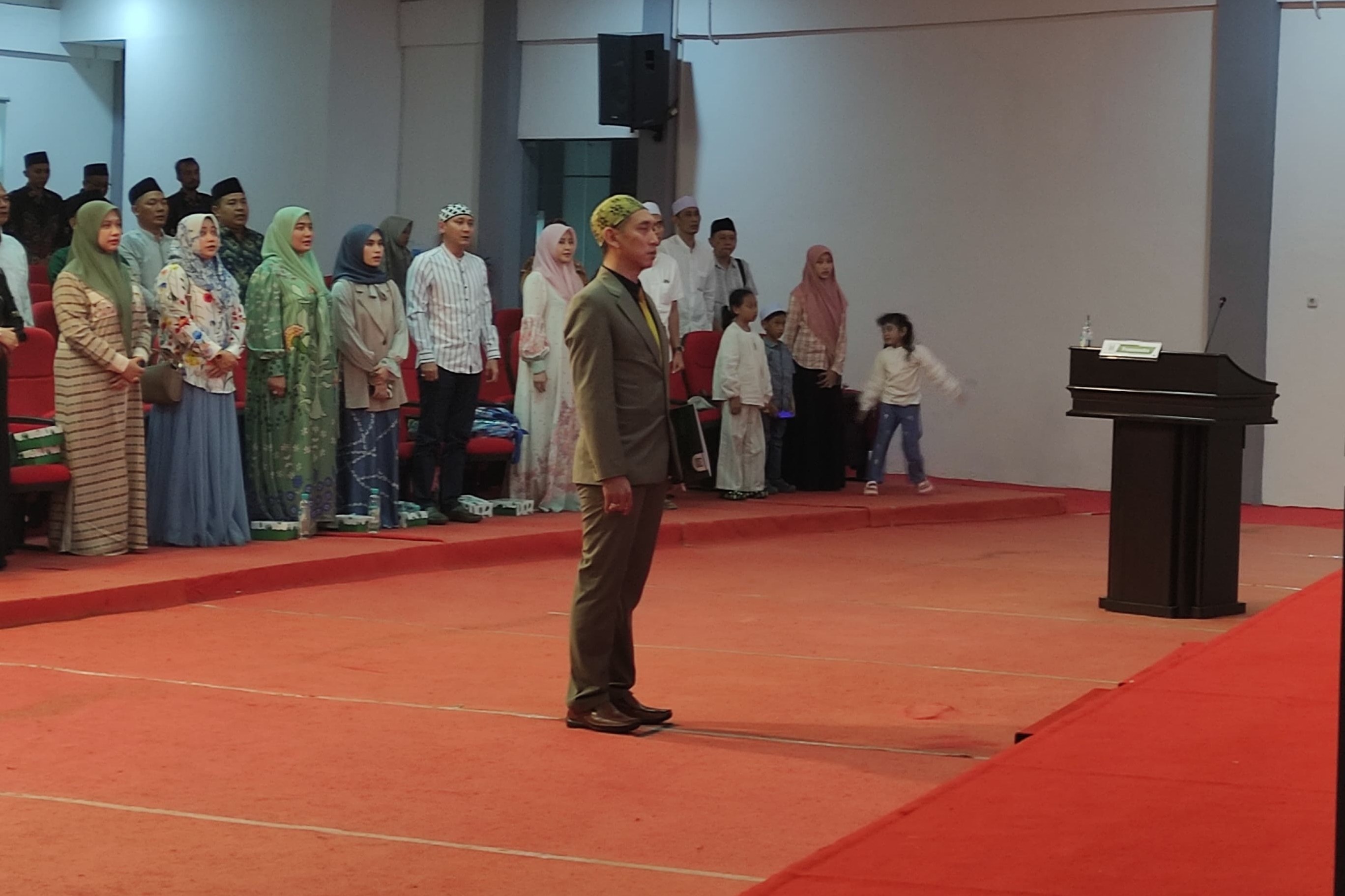 Suasana pengukuhan gelar doktor KH Melvien Zainul Asyiqien (Gus Ing) di UIN SATU Tulungagung pada Kamis (6/2)