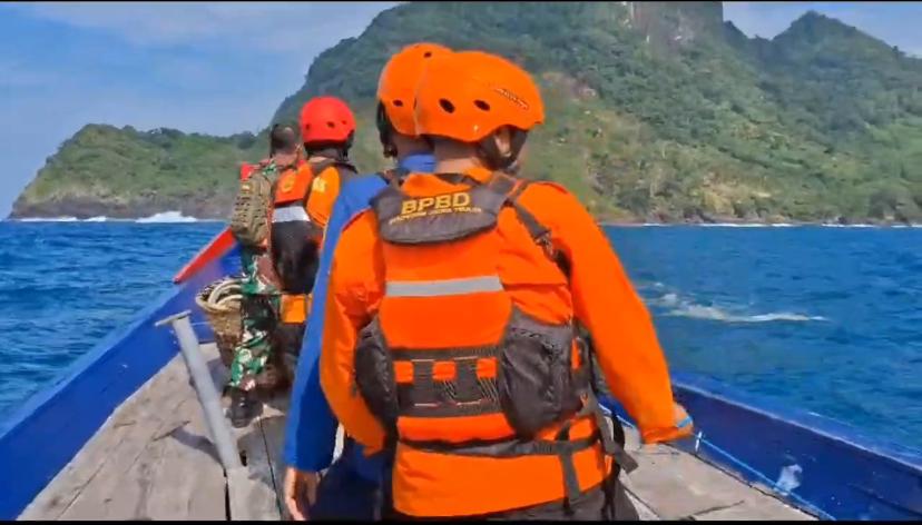 Tangkapan layar proses pencarian pemancing hilang di Pantai Damas, Trenggalek (BPBD Trenggalek)