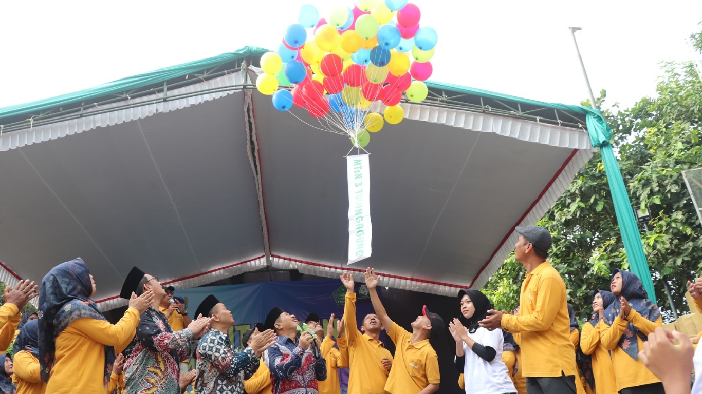 Pembukaan acara Milad Ke-57 MTsN 3 Tulungagung.