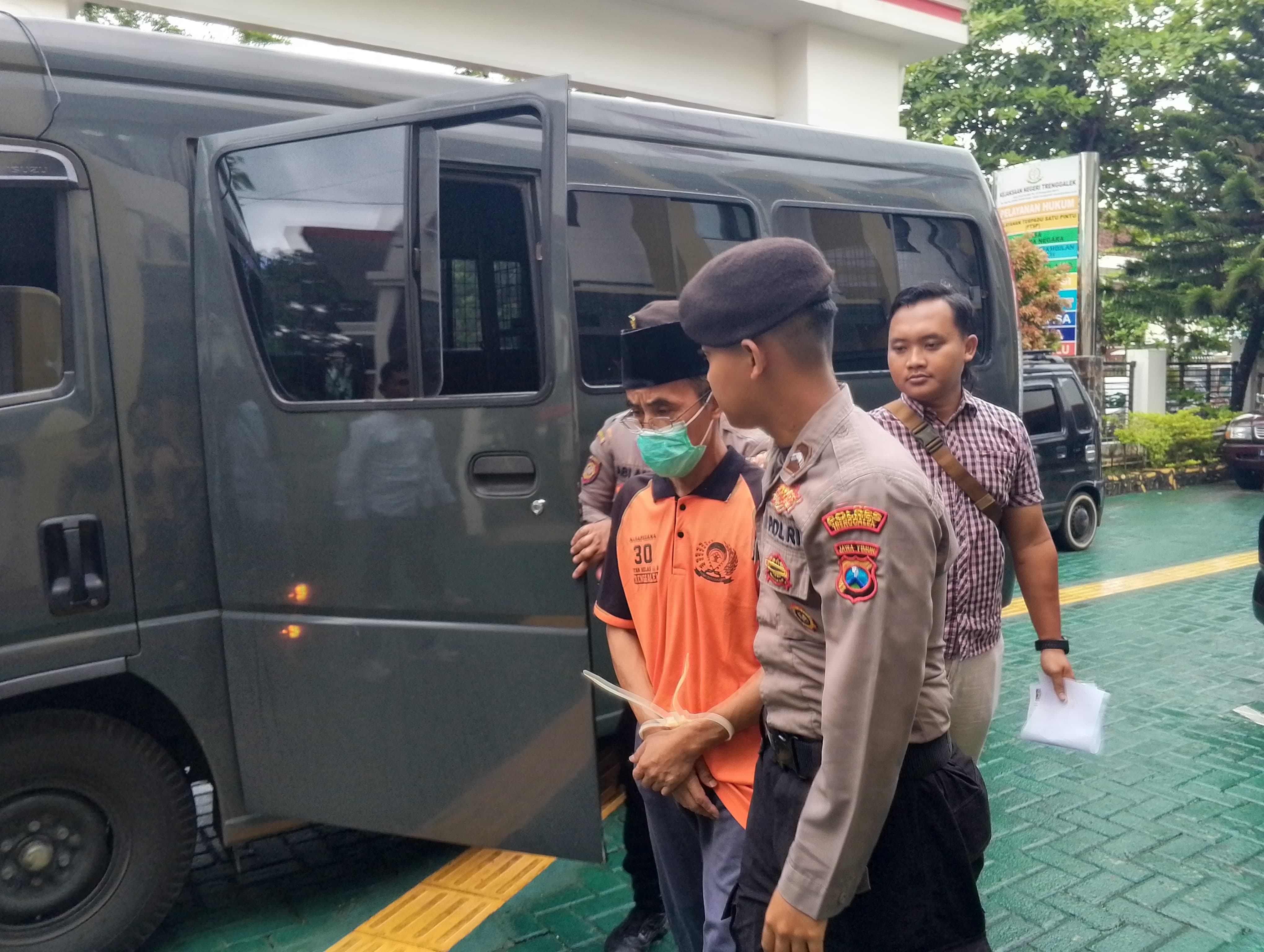 Kasus kiai setubuhi santriwatinya di Trenggalek minta segera dibebaskan