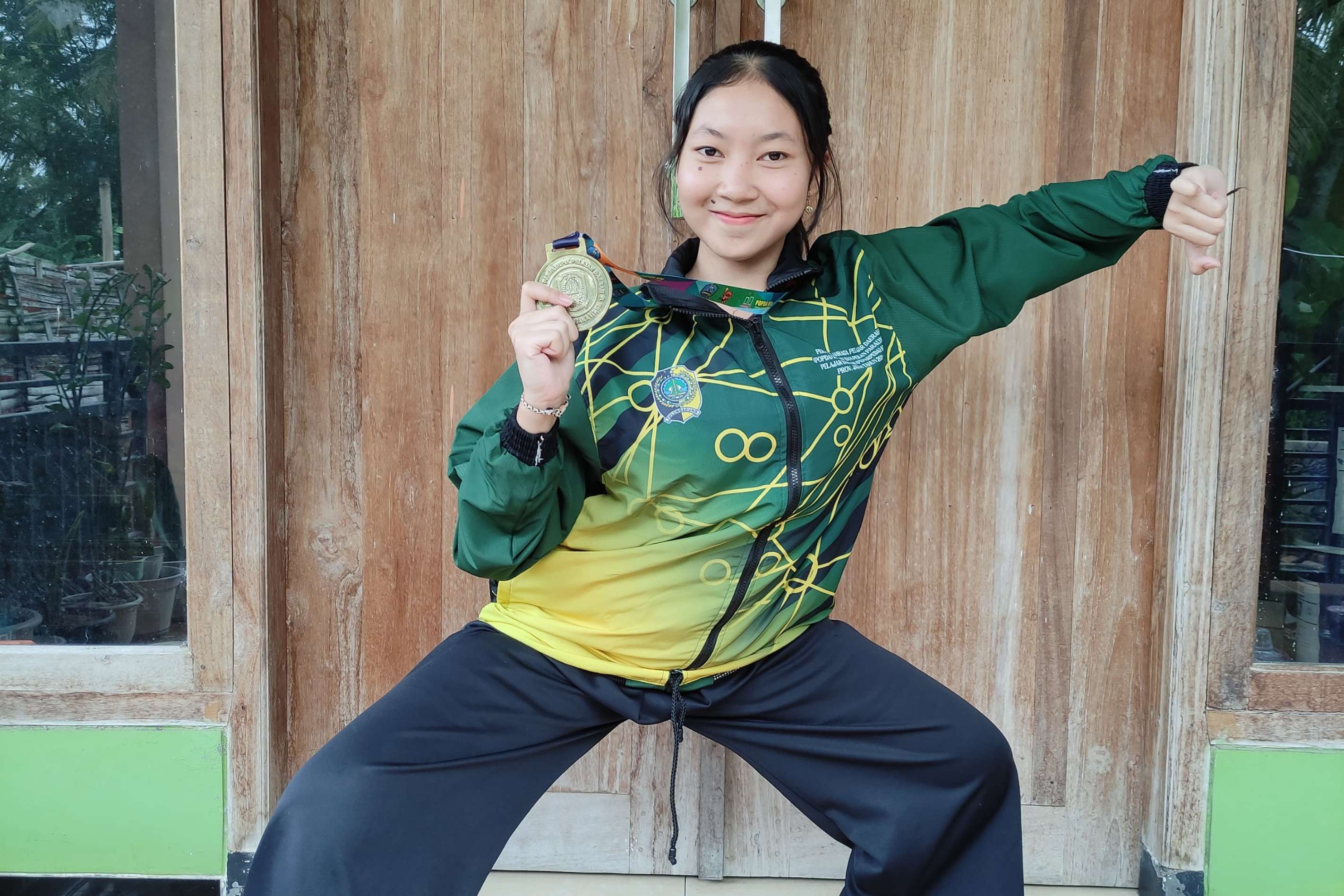 Kesukaan Putri Warahapsari asal Tulungagung pada seni tari mengantarnya meraih prestasi. (SANDY YUWANA/RADAR TULUNGAGUNG)