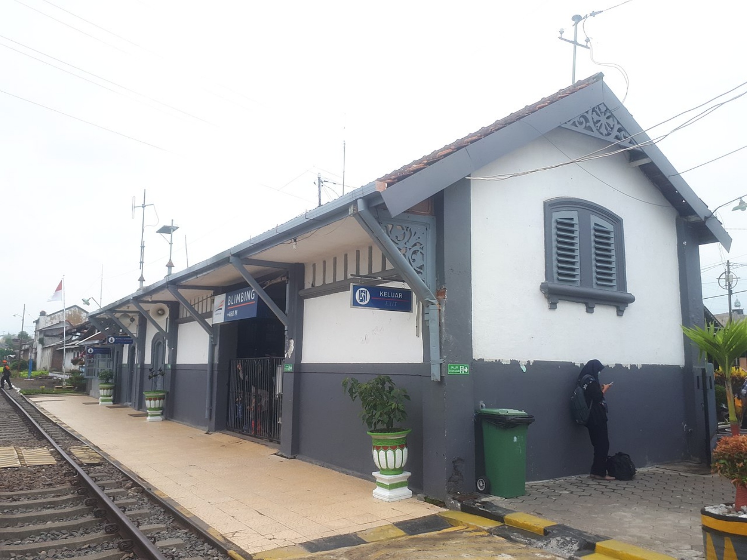 Kondisi Stasiun Blimbing SS yang sekarang masih berfungsi. Sedangkan Stasiun Blimbing MS konon disewakan jadi tempat tinggal (RIZAL FEBRI ARDIANSYAH/WIKIPEDIA)