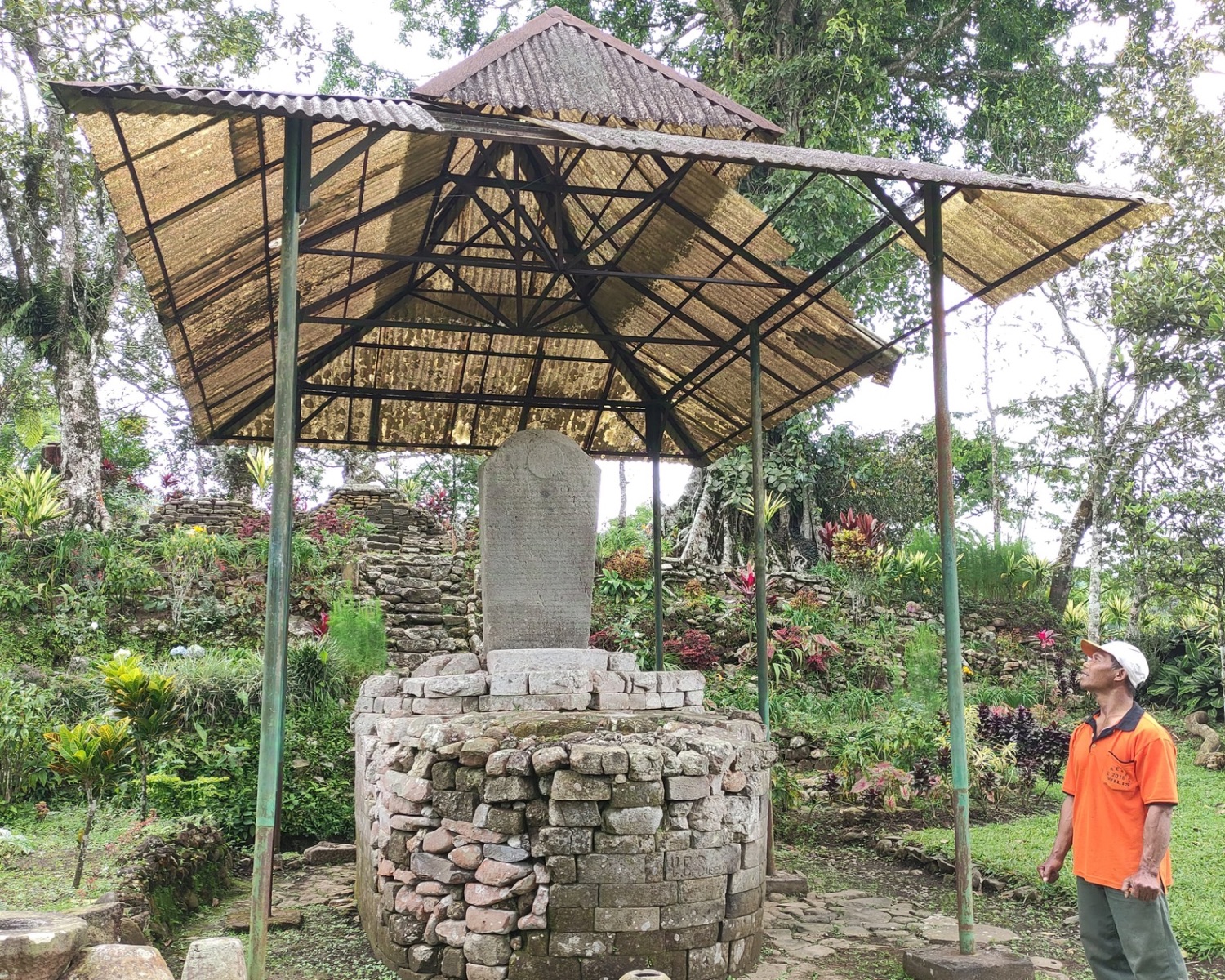 Renovasi candi penampihan Desa Geger, Kecamatan Sendang Tulungagung belum terealisasi. (SANDY YUWANA/RADAR TULUNGAGUNG)