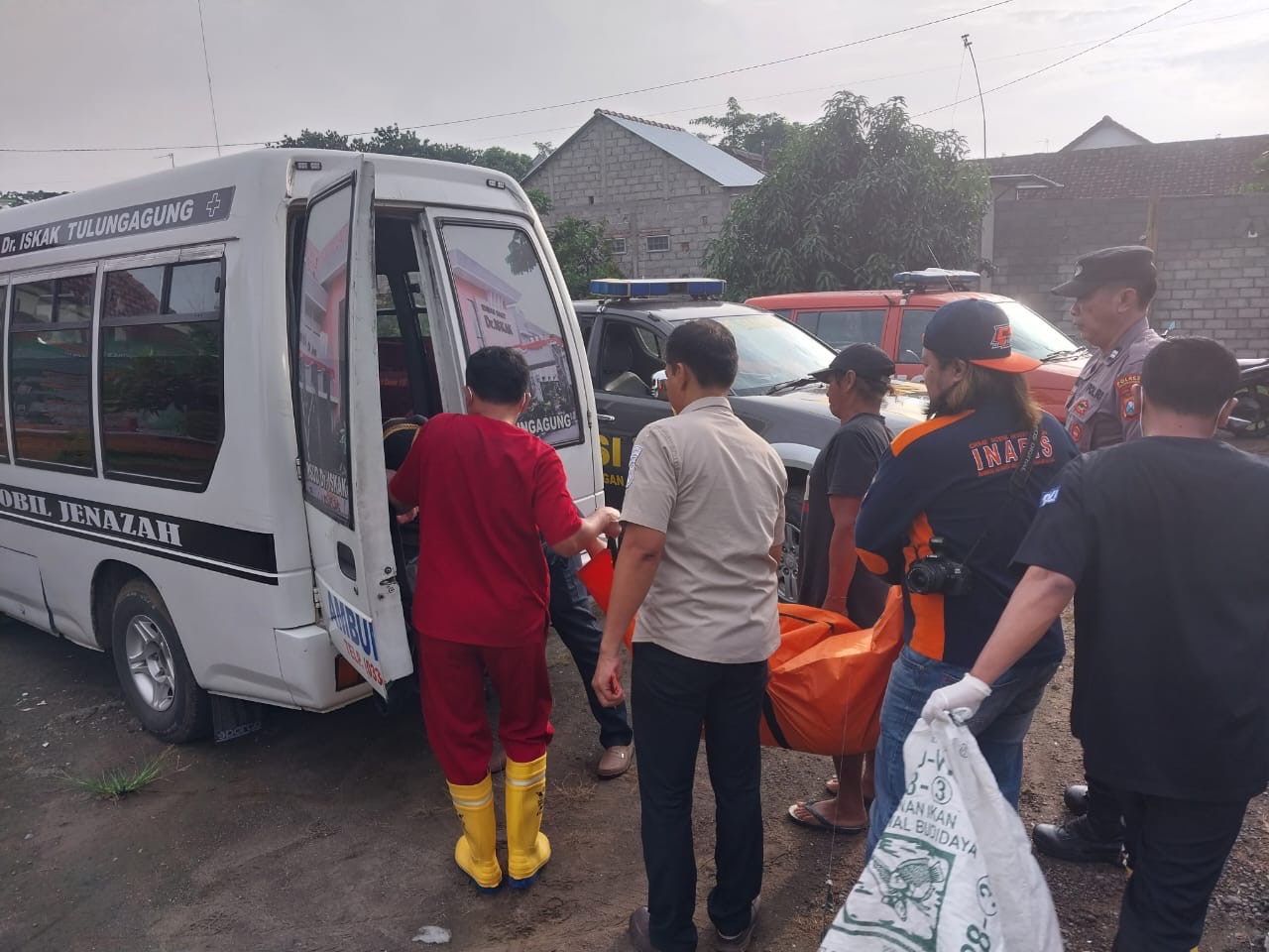 Kondisi jenazah pria tanpa identitas tertabrak kereta api di Tulungagung mengenaskan