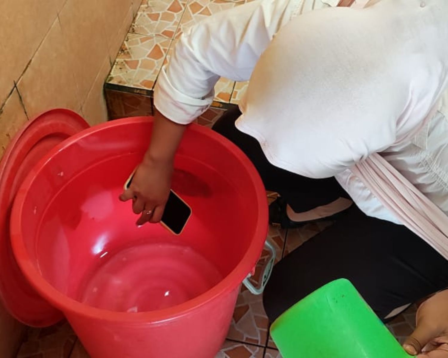 Petugas Dinkes Tulungagung lakukan penyelidikan episdemologi usai siswa SD meninggal akibat dbd