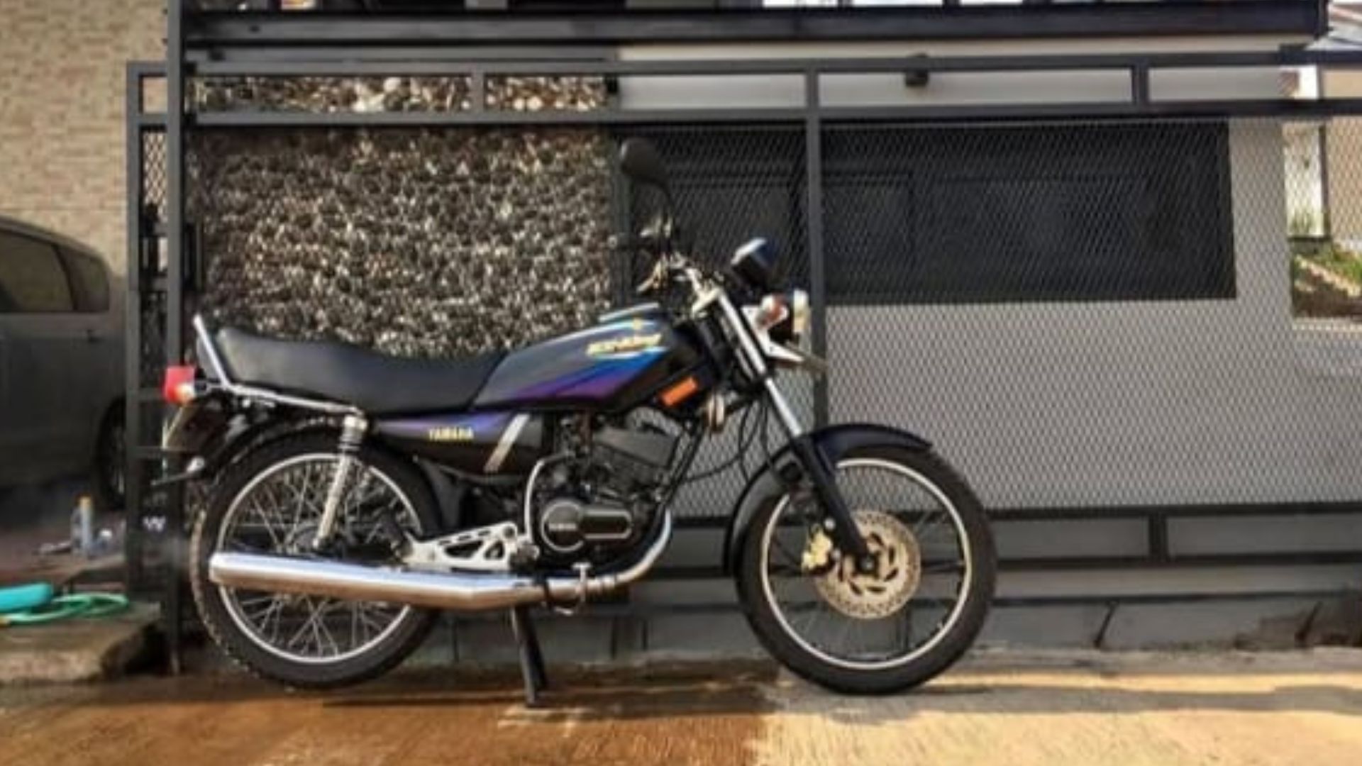 Yamaha RX King warna hitam
