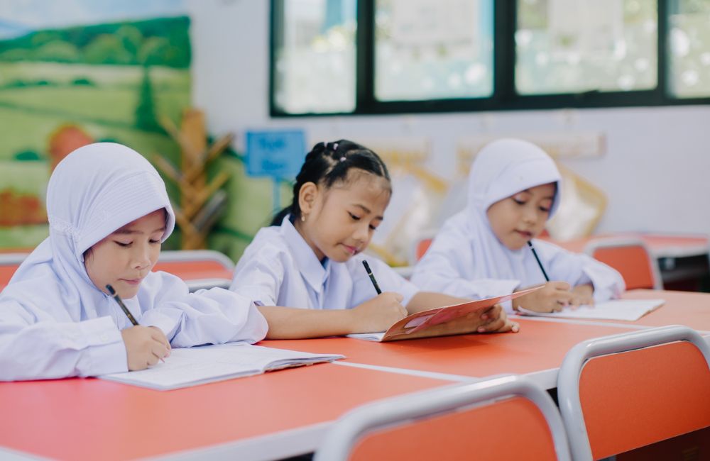 Anak Indonesia di Sekolah
