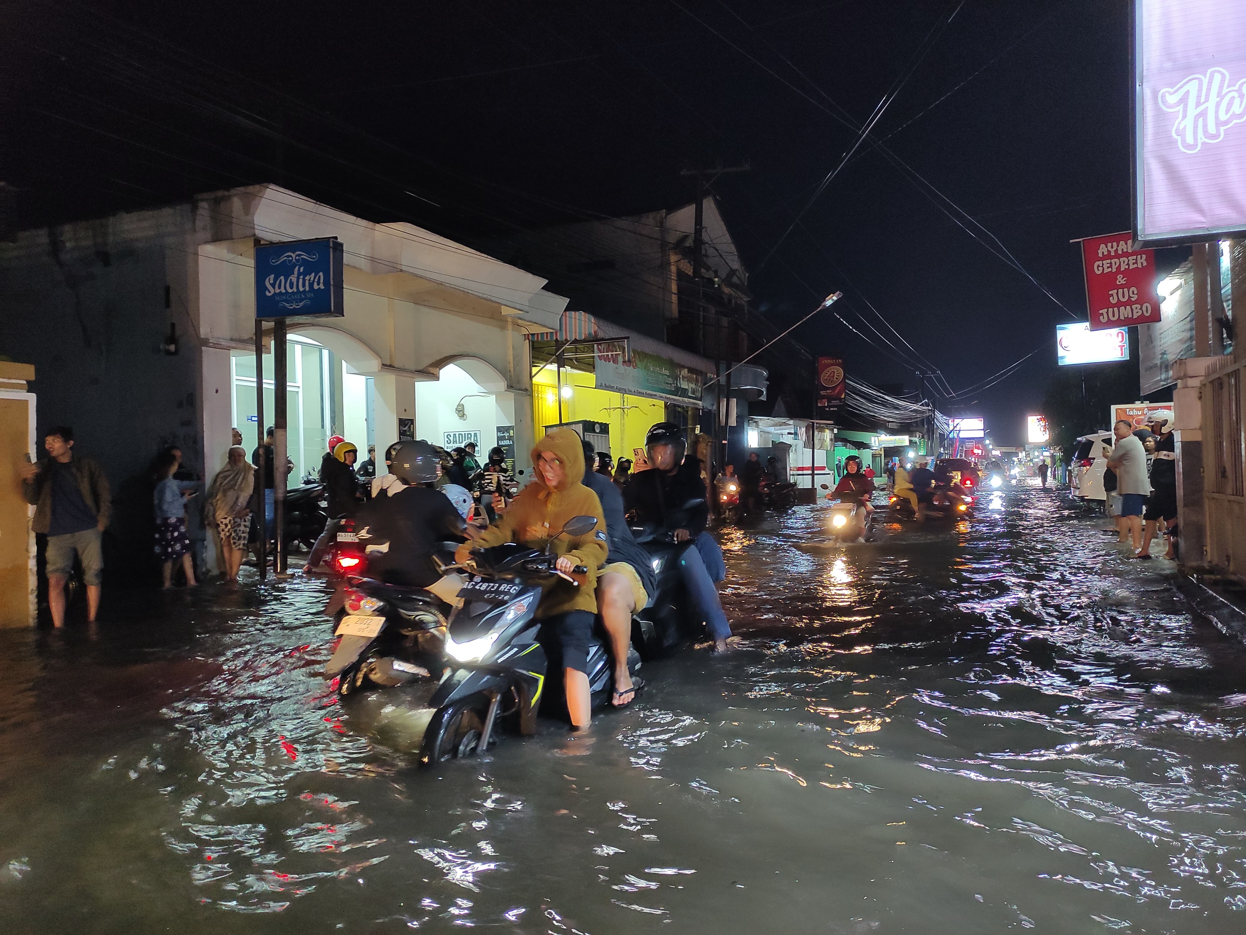 Salah satu wilayah di Tulungagung terendam banjir pada Rabu (26/2).