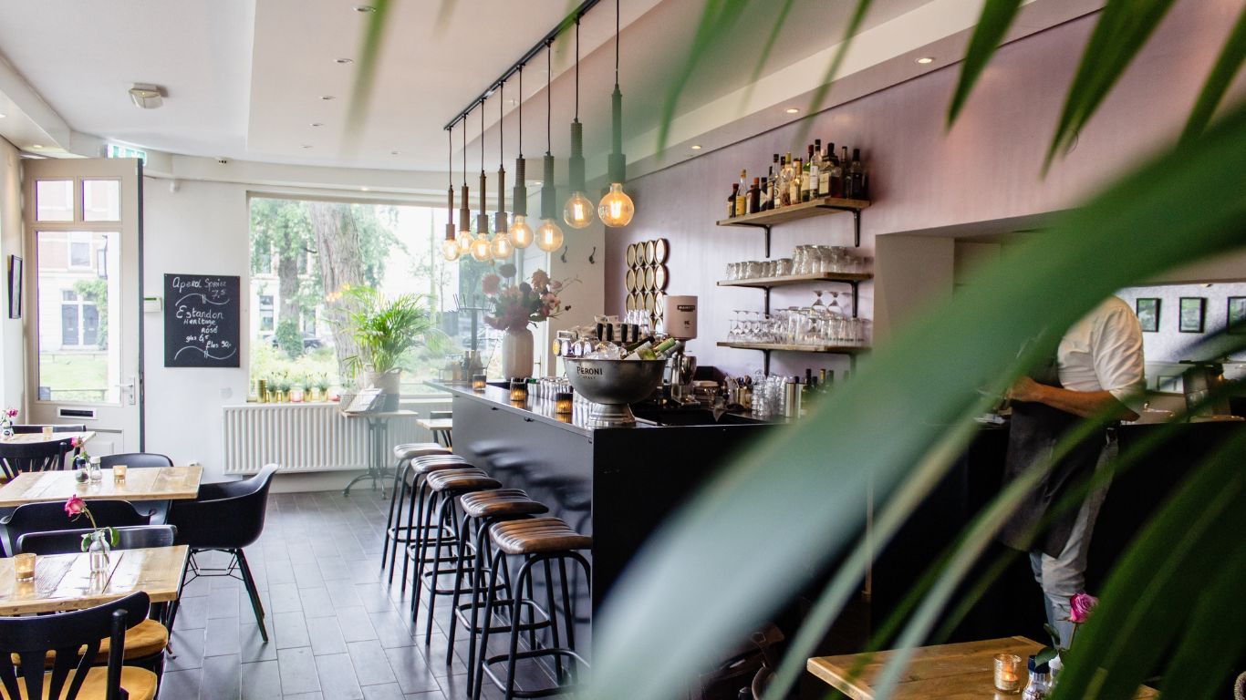 Ilustrasi coffee shop.(freepik.com/wirestock)