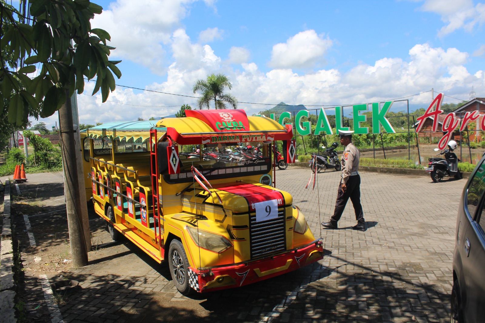 Satlantas Polres Trenggalek amankan satu kereta kelinci yang beroperasi di jalan raya. (POLRES TRENGGALEK)