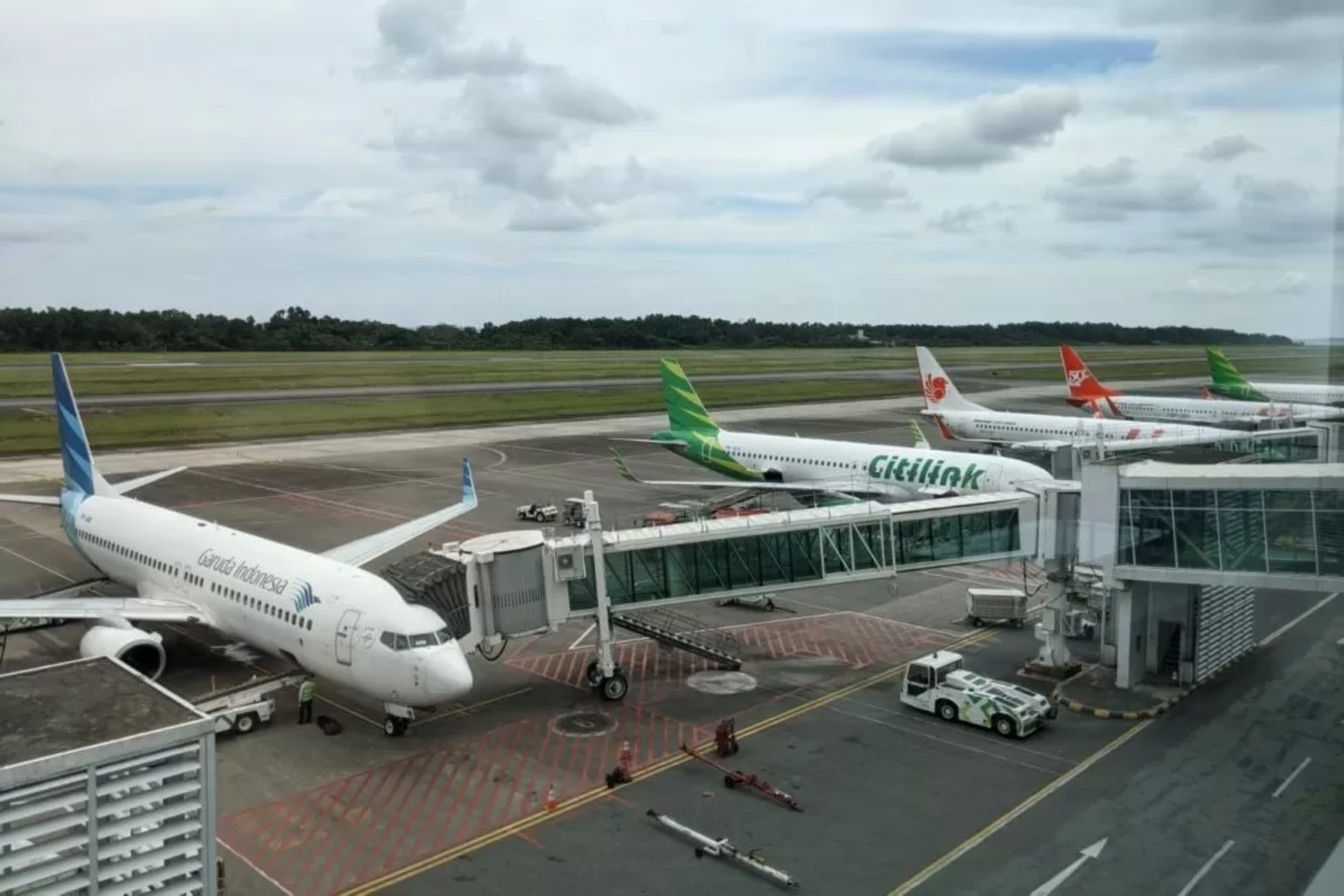 Dereta pesawat di Bandara Juanda Surabaya (Setkab)