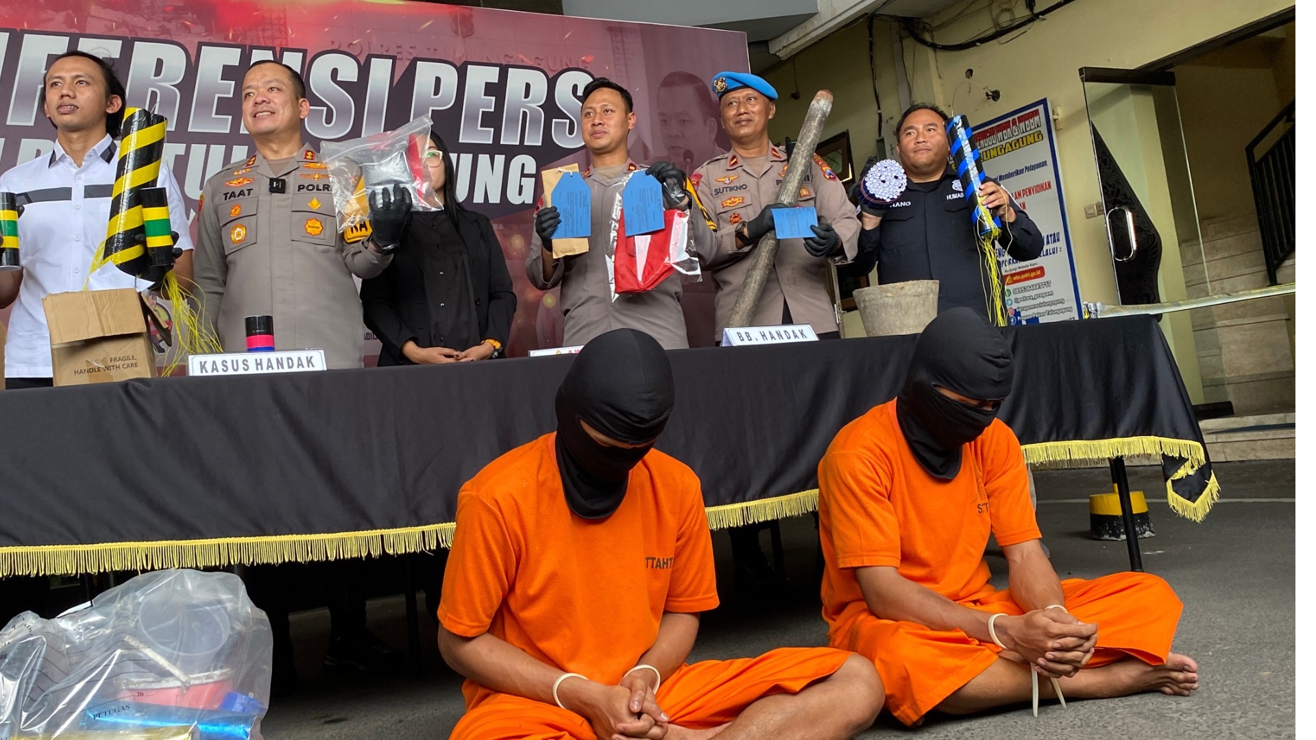 Pers relase di Mapolres Tulungagung pada kamis (6/2) menghadirkan 2 tersangka.