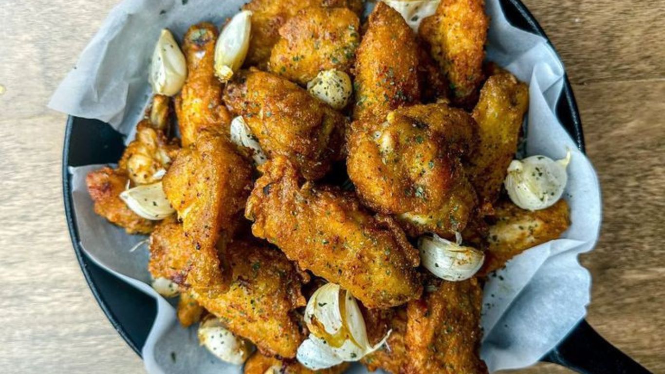 Ilustrasi ayam goreng bawang putih.(pinterest.com/farahjeats)