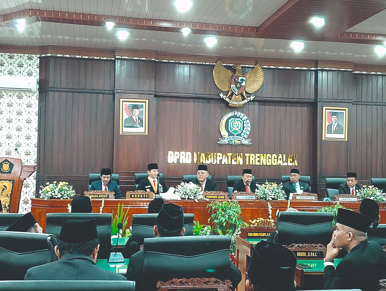 DPRD Trenggalek tengah melakukan rapat paripurna untuk mendengarkan  pidato perdana Bupati Trenggalek  pascapelantikan.