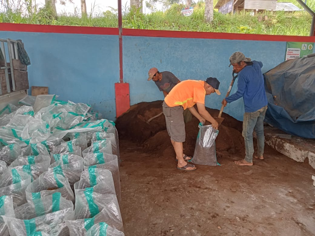 Desa Samar Pagerwojo buktikan peluang ekonomi dari sampah