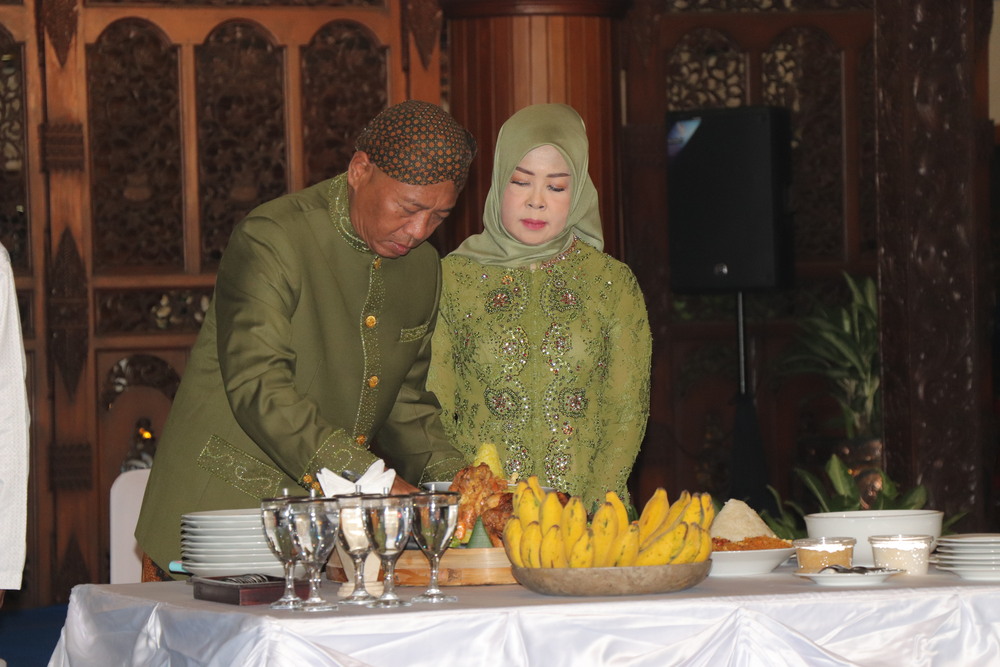 Prosesi Boyongan  Ndalem  Keprabon  Bupati Tulungagung di Pendapa Kongas Arum Kusumaning Bangsa, Jumat (7/3/2025).