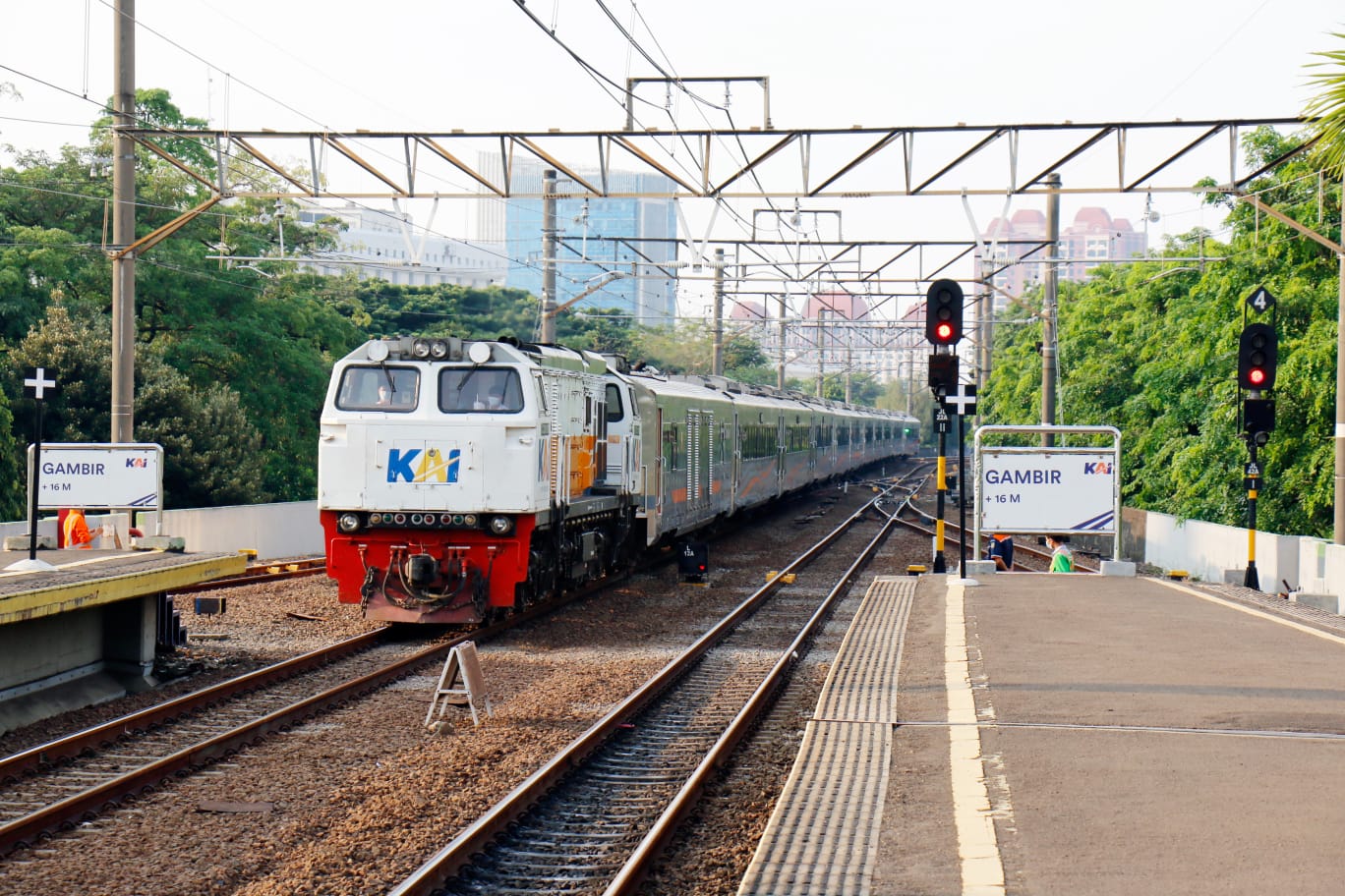 Salah satu kereta api jarak jauh yang dioperasionalkan KAI (KAI.ID)