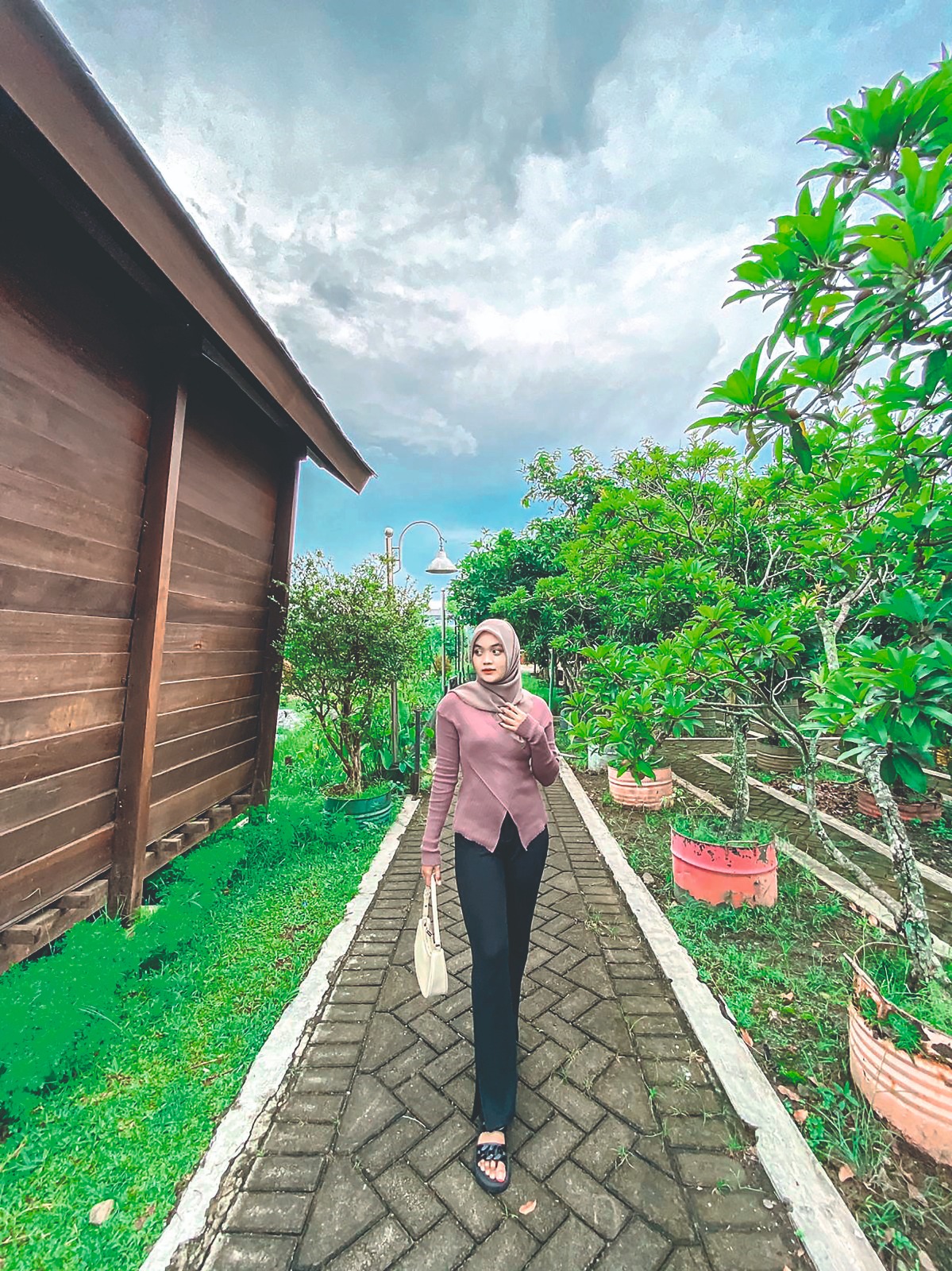 Selain menggeluti Putrii Taruna Nusantara, Selina Melinda juga fokus mengembangkan usaha kuliner.