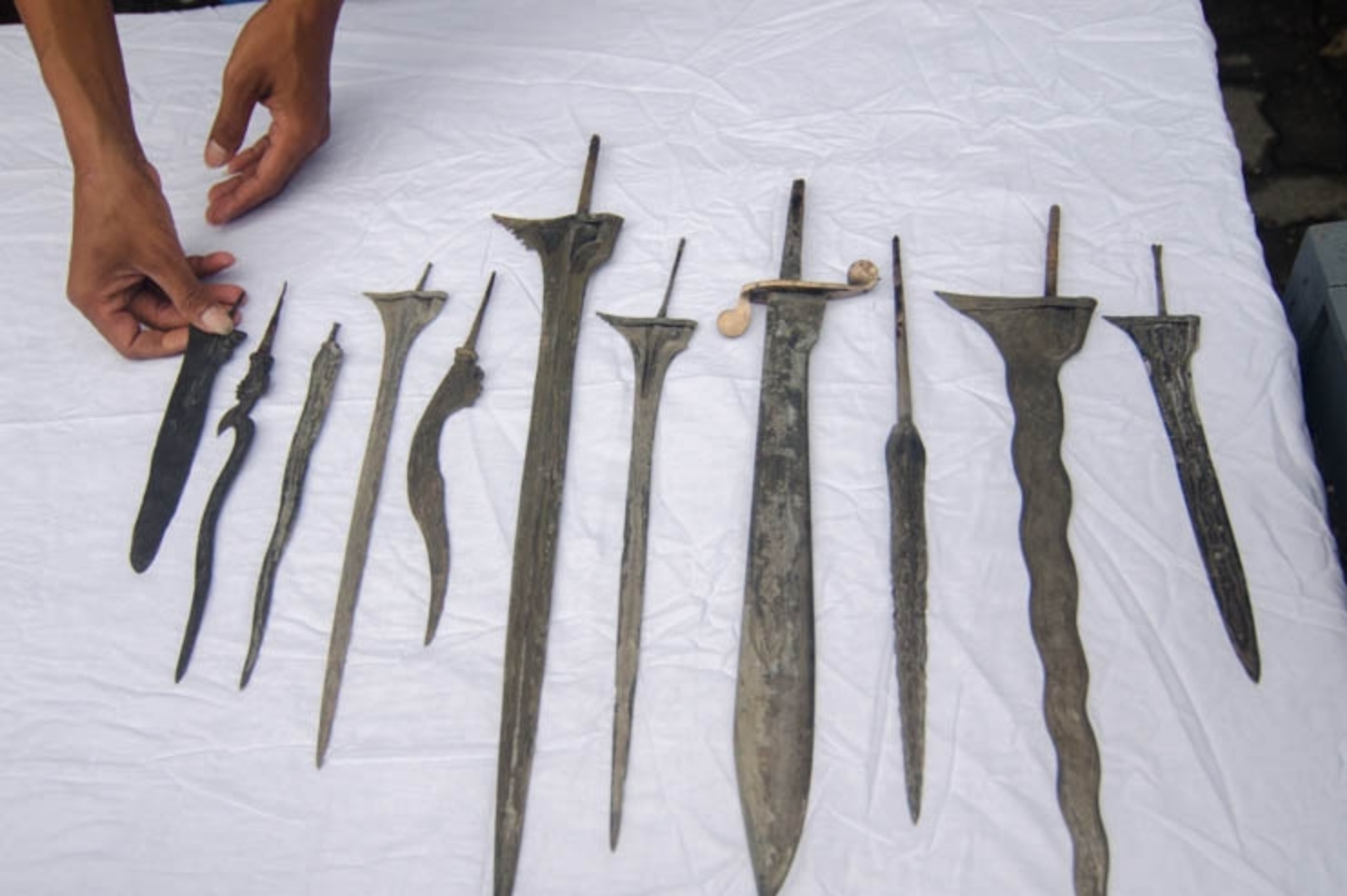 Deretan pusaka termasuk keris dengan berbagai tangguh. (www.solografi.com)