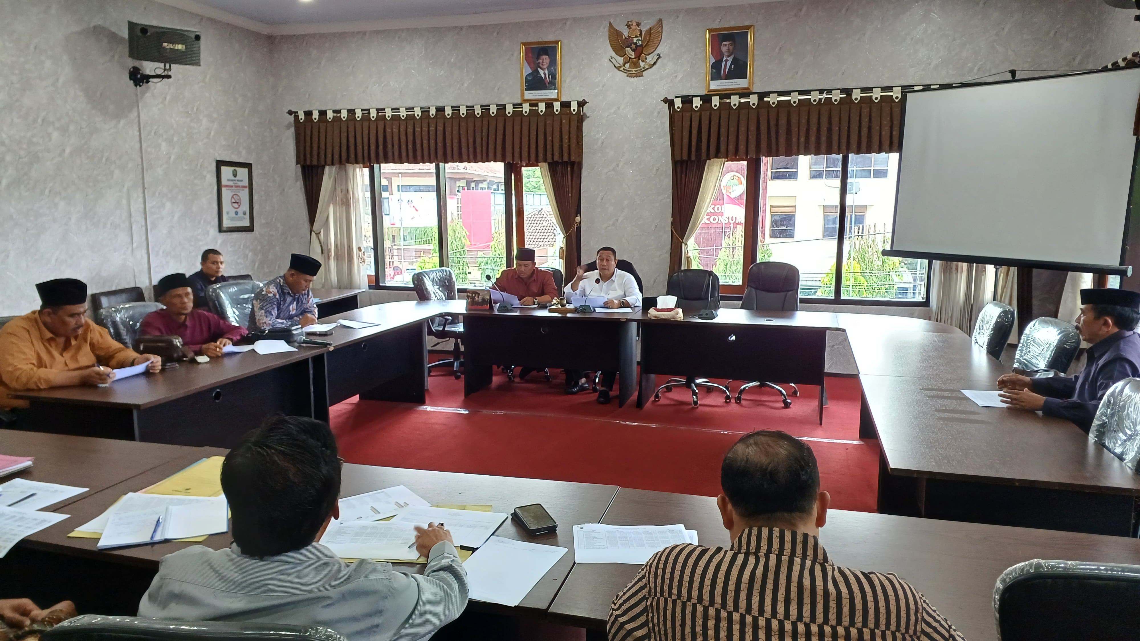 Komisi II DPRD Trenggalek secara tegas soroti PAD 2024 yang tak sesuai target.