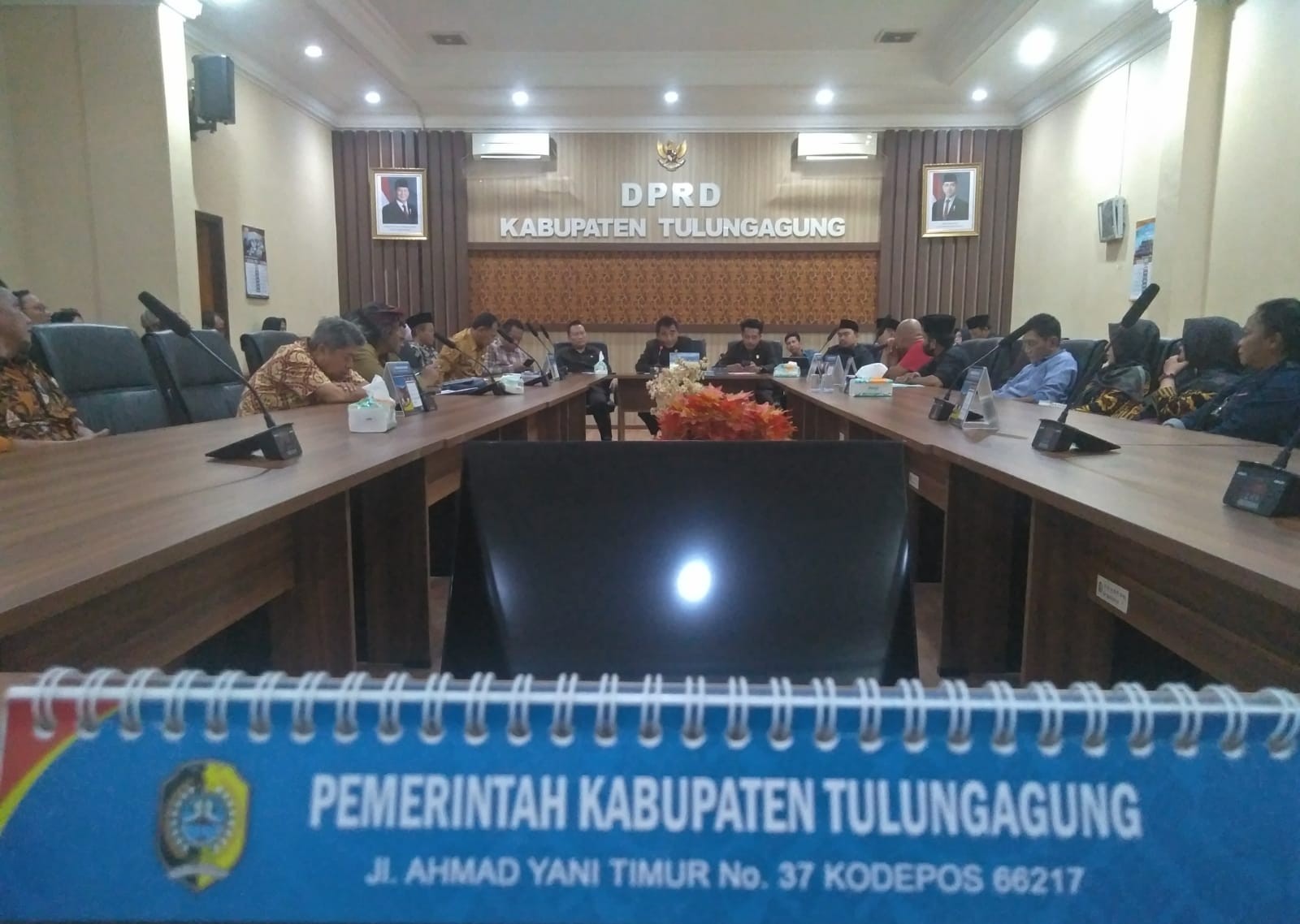 Jajaran Komisi B DPRD Tulungagung menggelar hearing bersama jajaran pemkab, pelaku usaha, dan sejumlah pihak terkait, Kamis (13/3/2025).