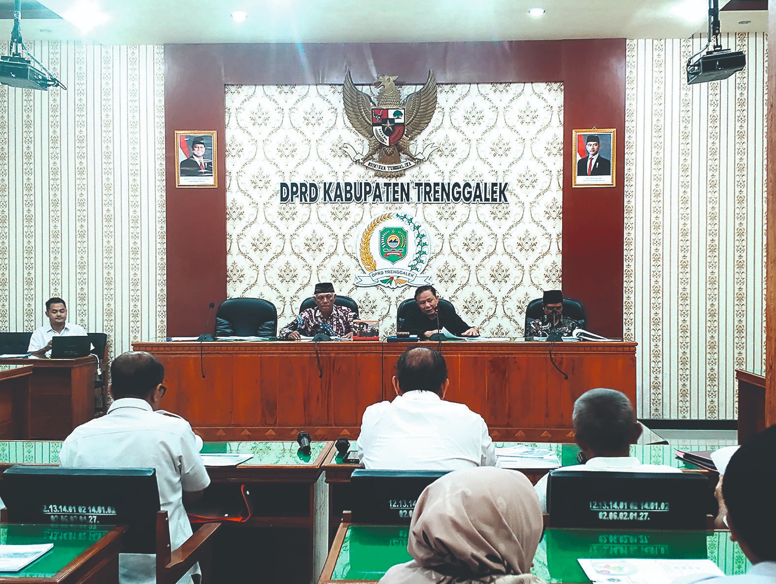 Komisi I DPRD Trenggalek lakukan pertemuan dengan pihak terkait SHM di Pantai Konang.