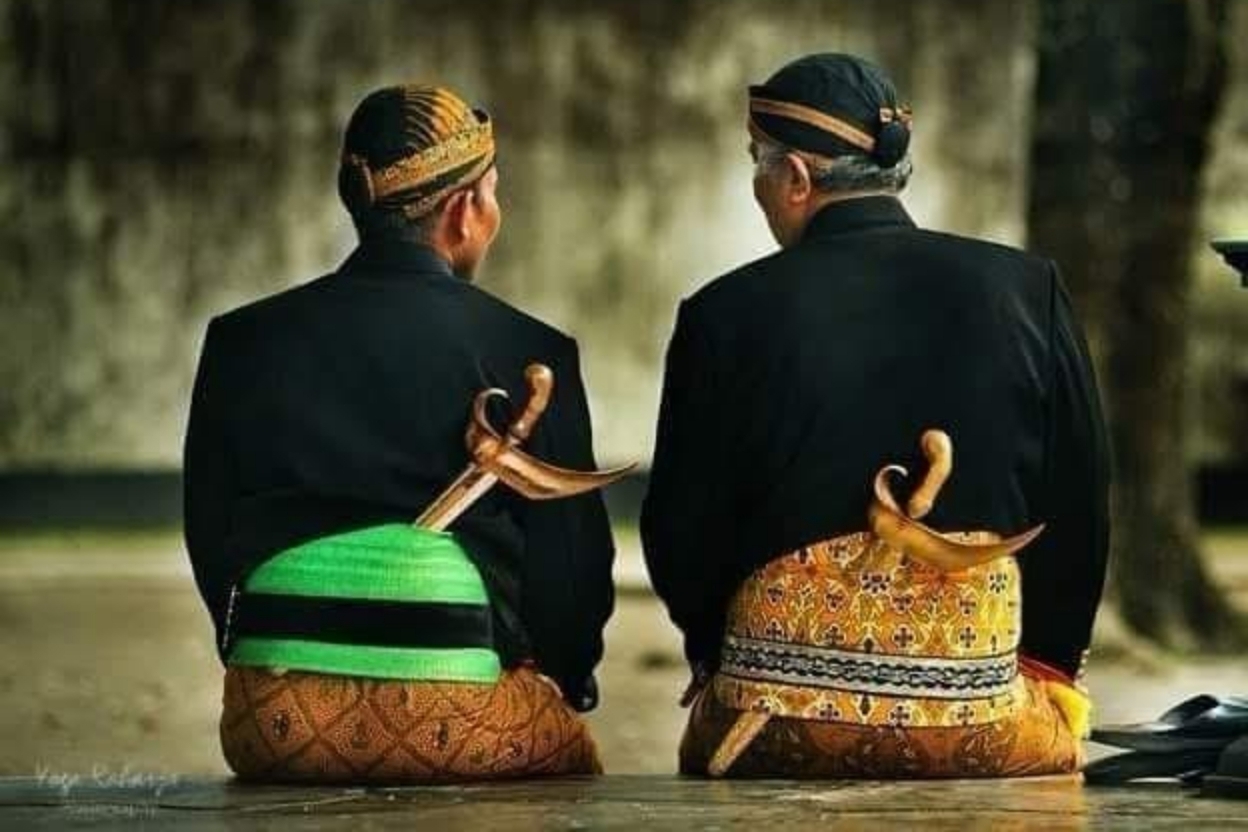 Salah satu penggunaan keris ageman. (ISTIMEWA)