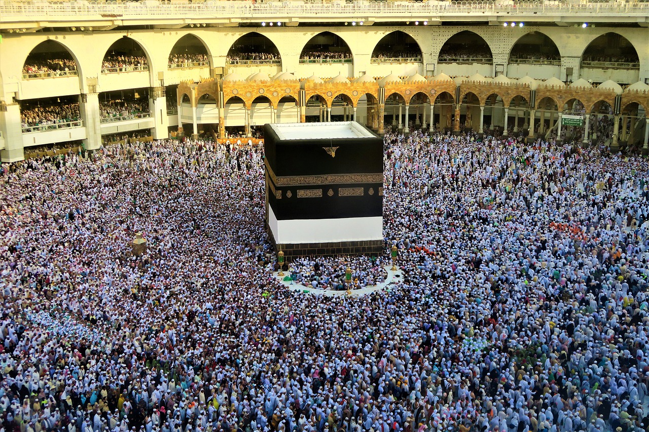 Lautan manusia sedang beribadah di Masjidil Haram. (PIXABAY)